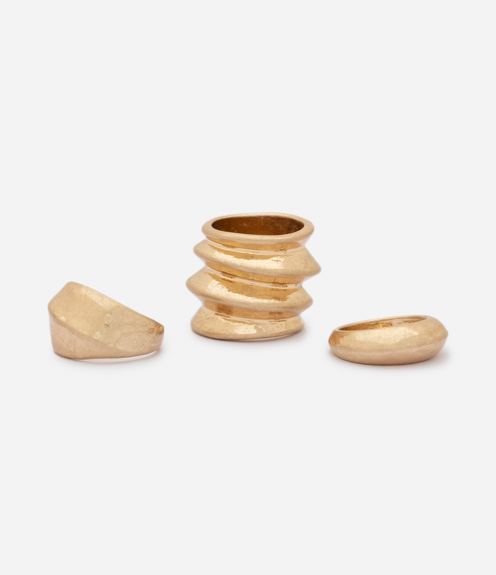 Kit com 03 Anéis em Metal com Relevos Dourado 2