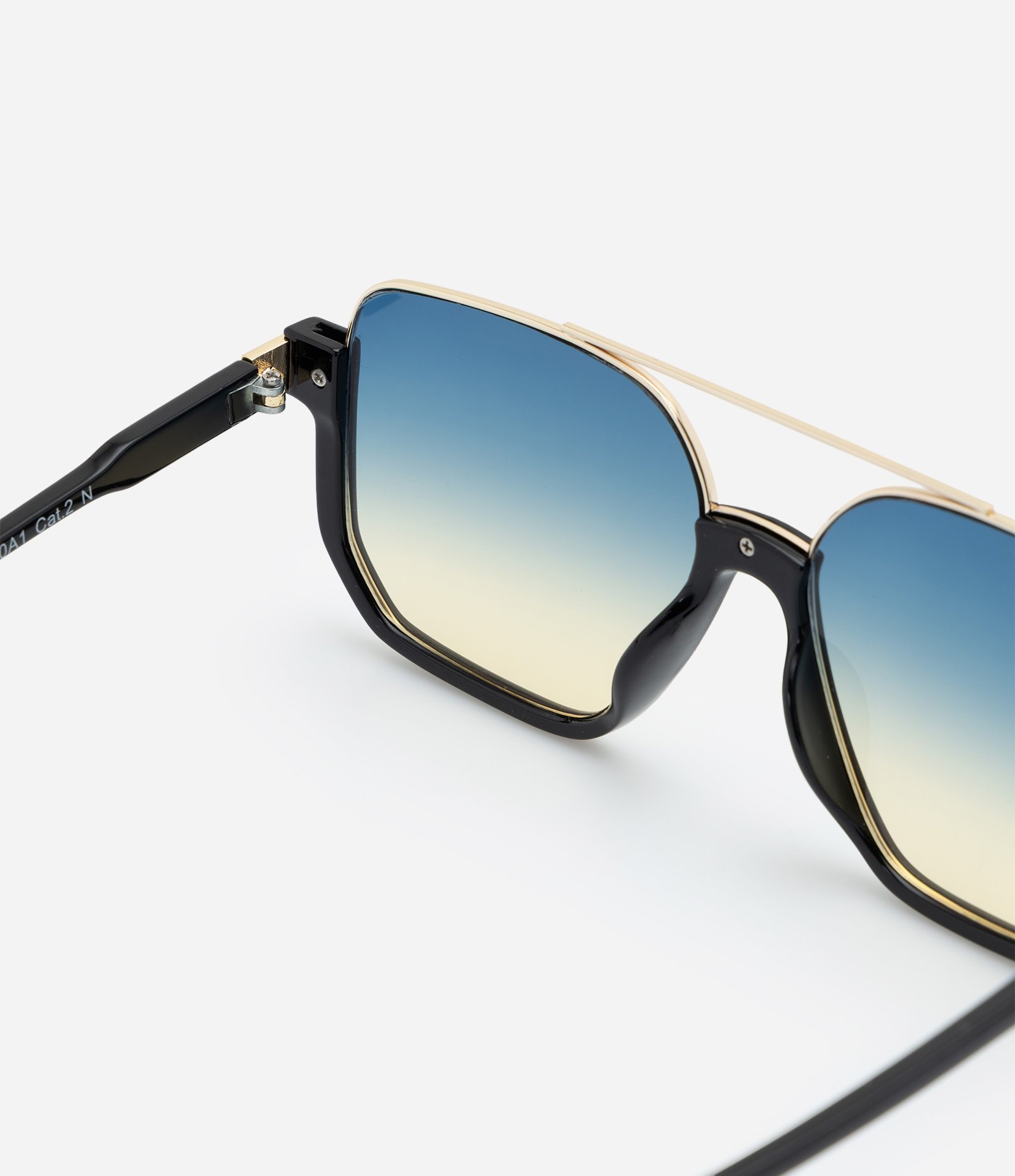 Óculos de Sol Quadrado em Metal com Hastes Contrastantes Preto/Dourado 3