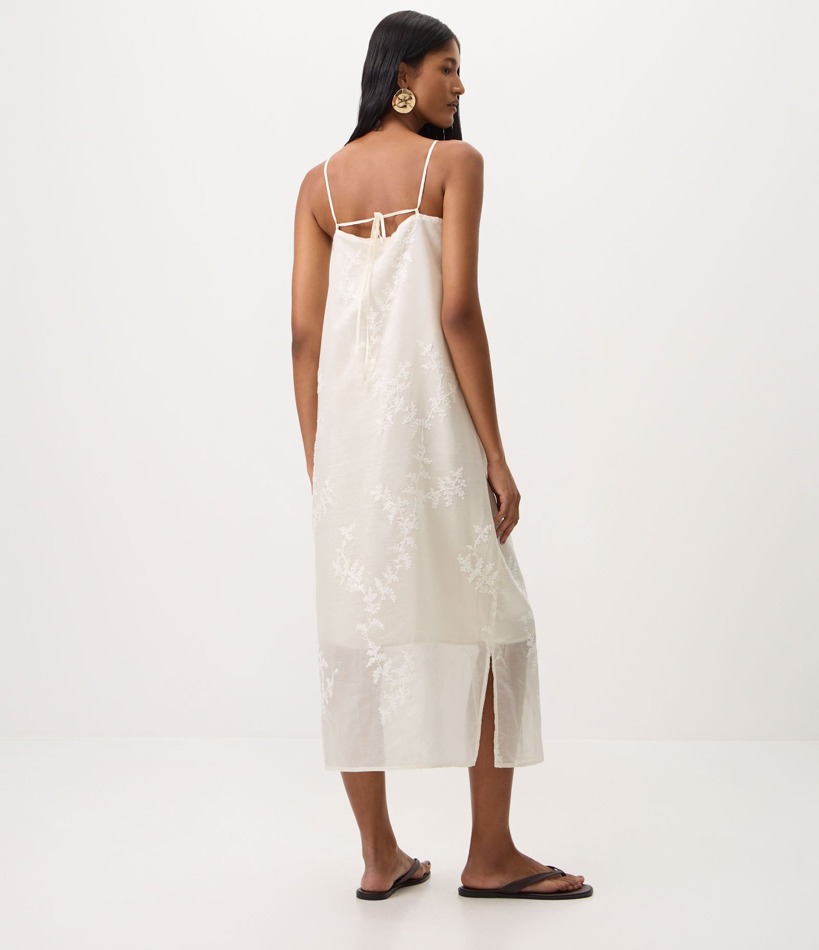 Vestido Midi em Liocel com Bordado Floral Branco 4