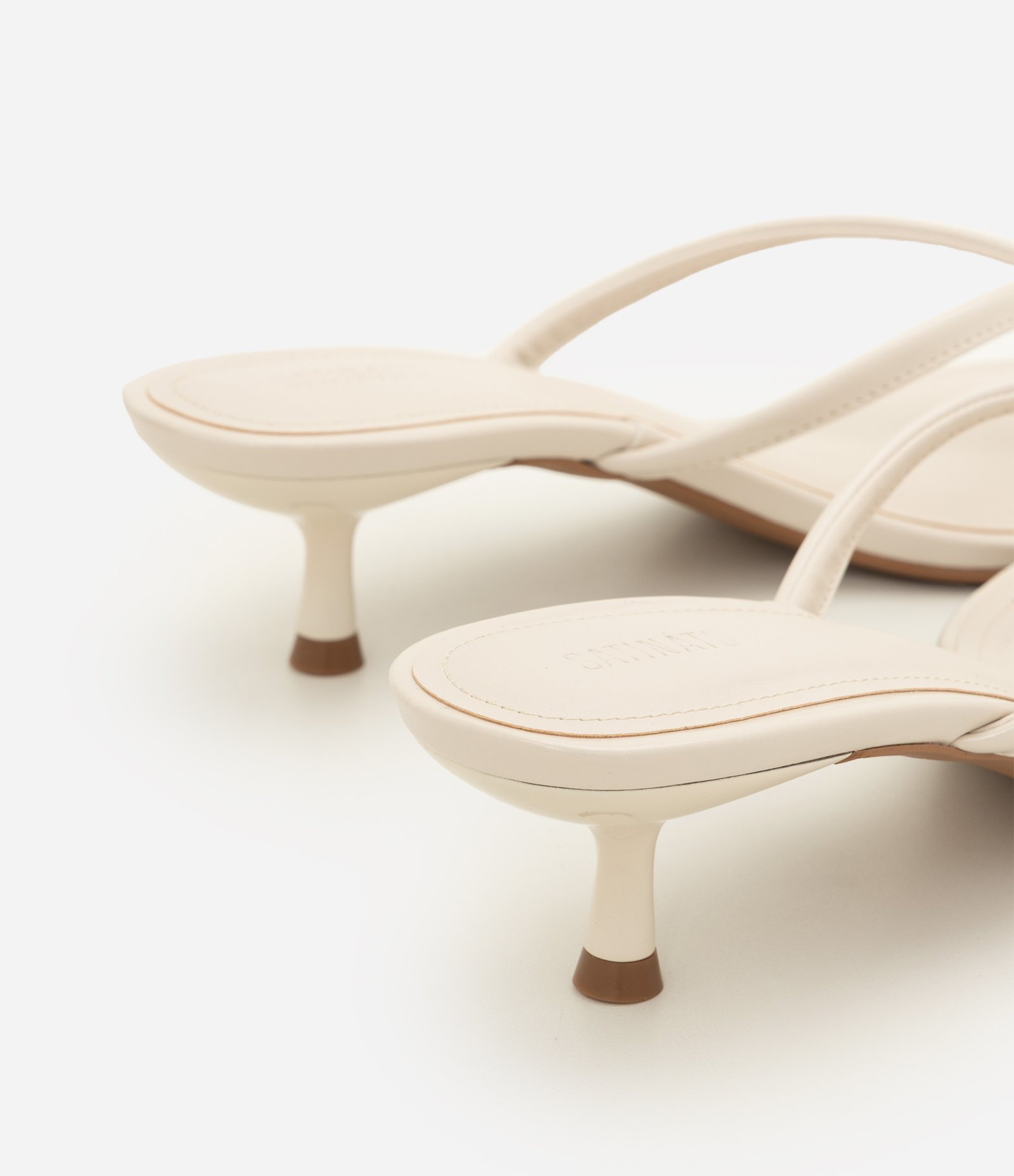 Sandália Mule em PU Kitten Heel Off White 3