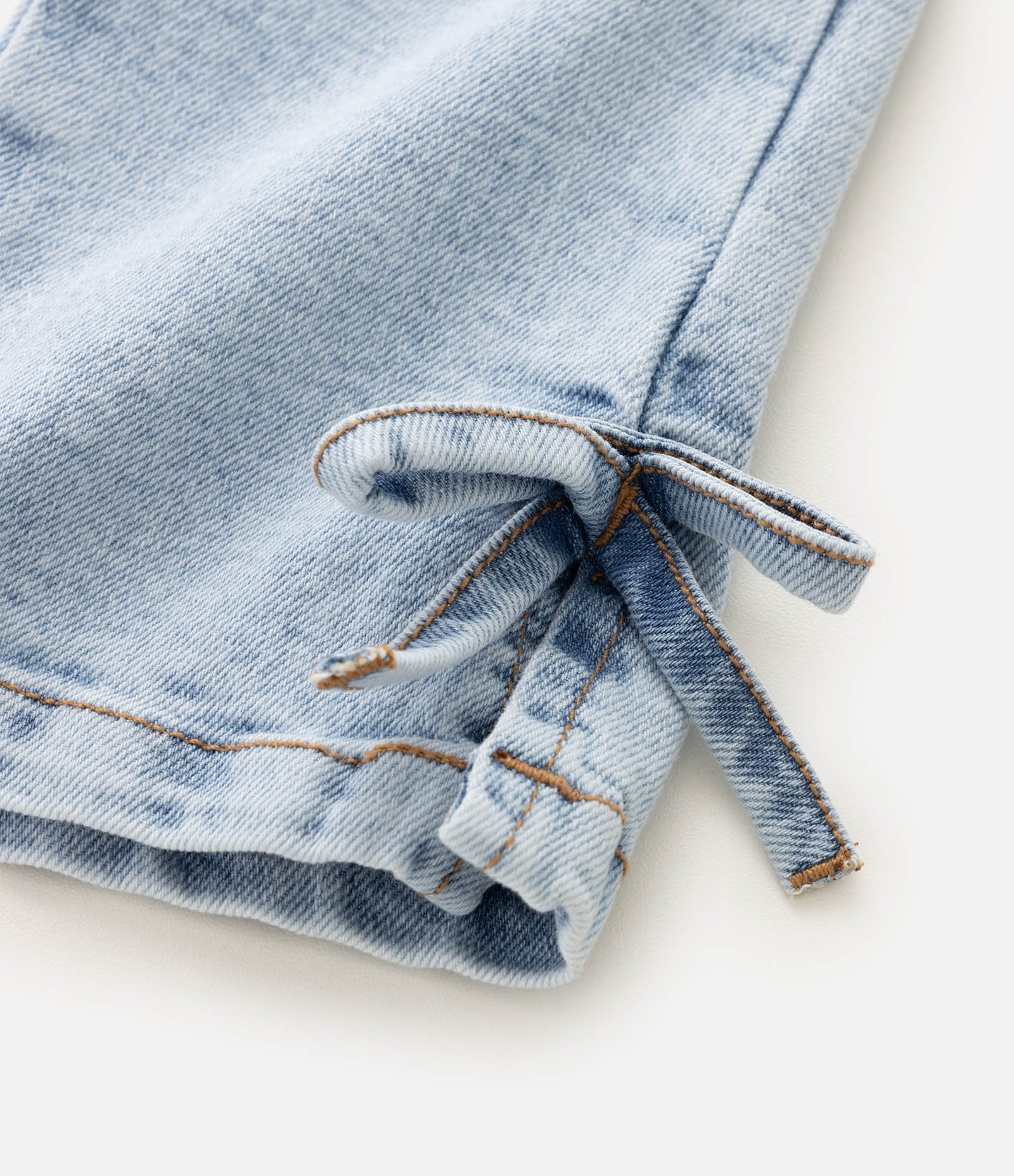 Calça Infantil Flare Jeans com Lacinho Aplicado – Tam 1 a 6 Anos Azul Claro 5
