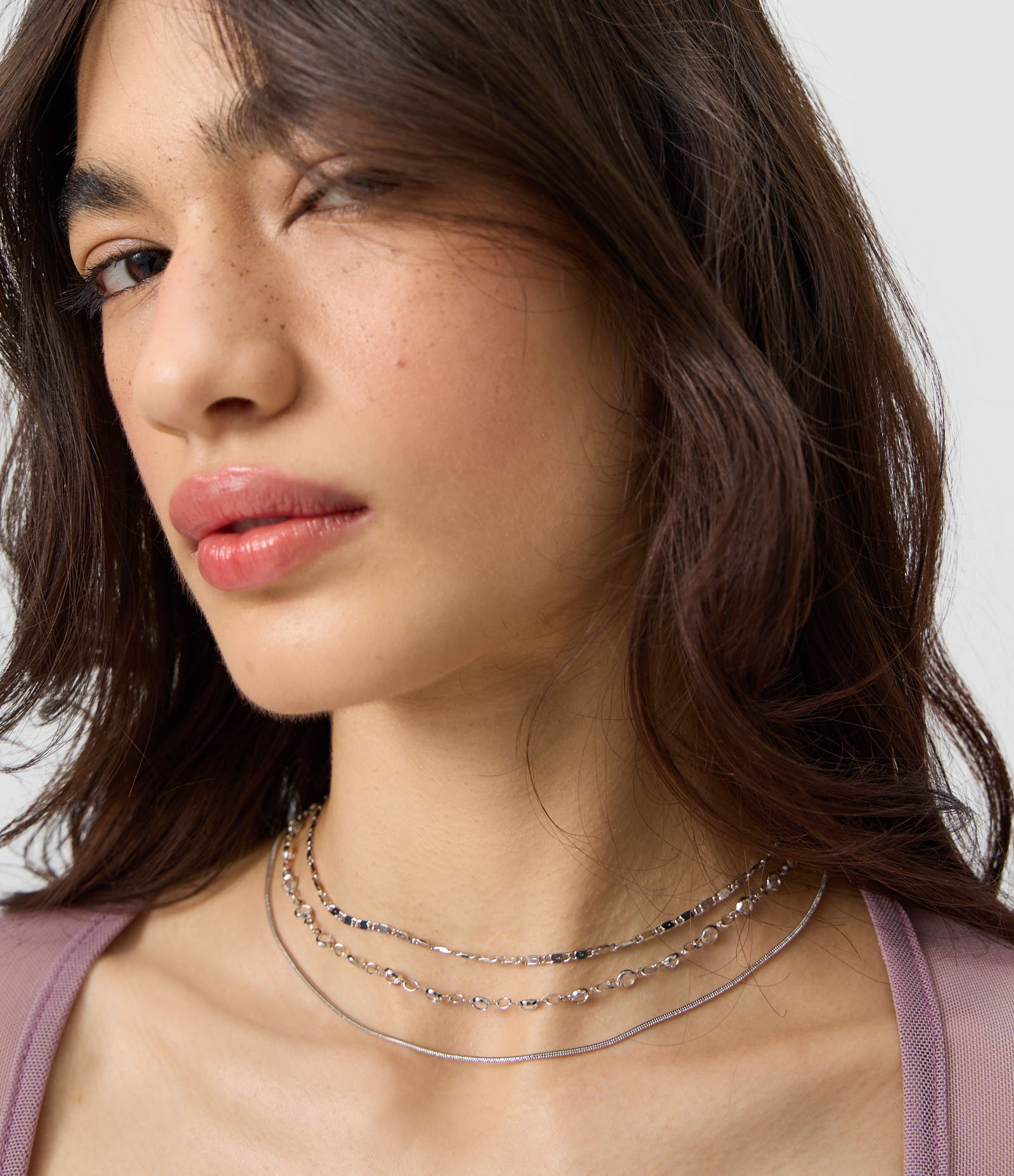 Colar em Camadas com Correntes e Detalhes Ornamentais Prata 1