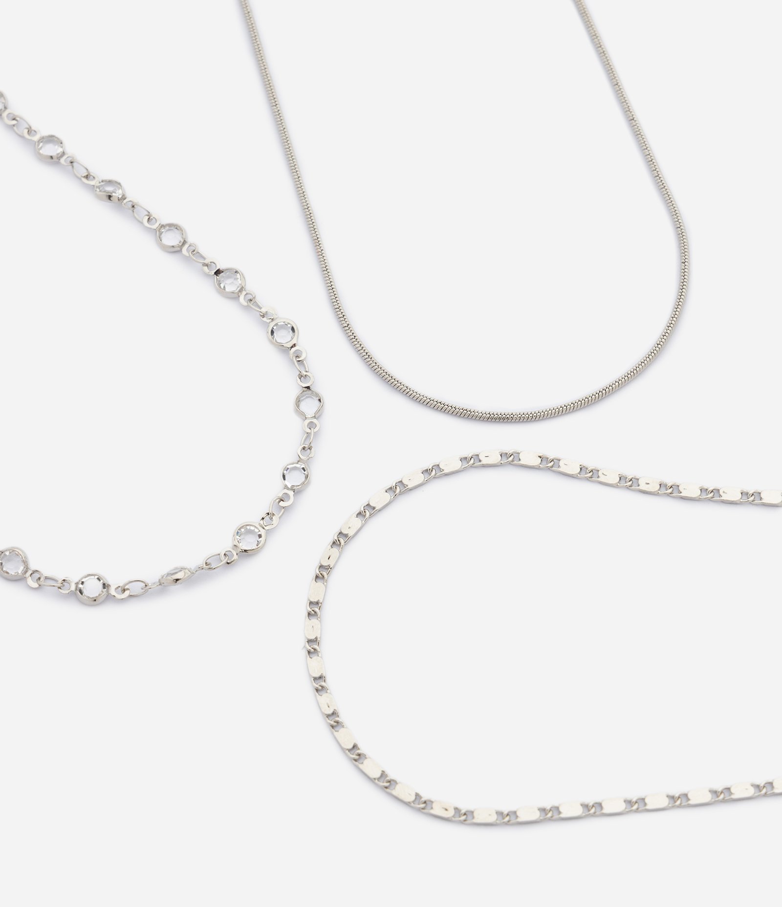 Colar em Camadas com Correntes e Detalhes Ornamentais Prata 2