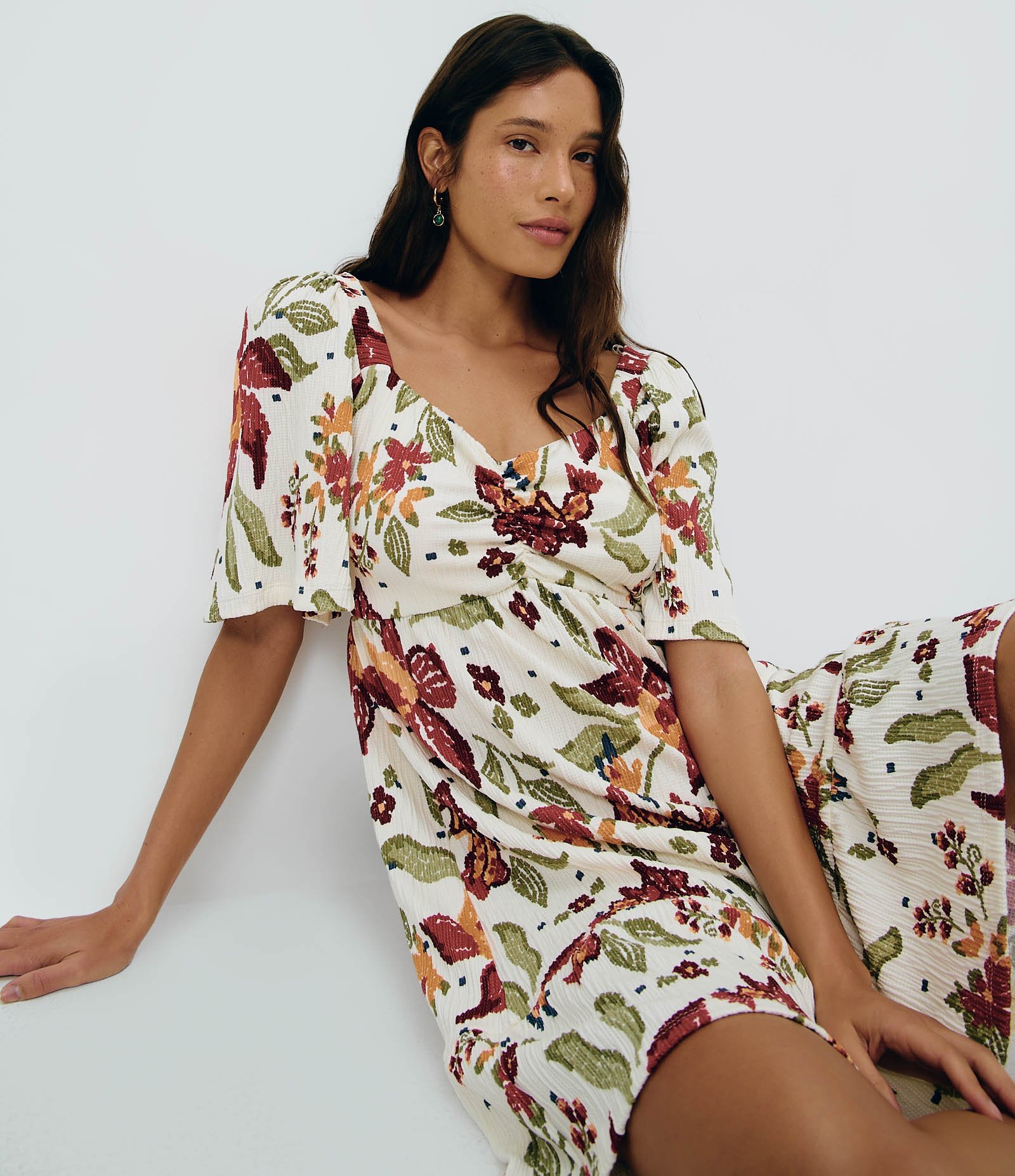 Vestido Curto em Viscose com Estampa Floral Multicores 1