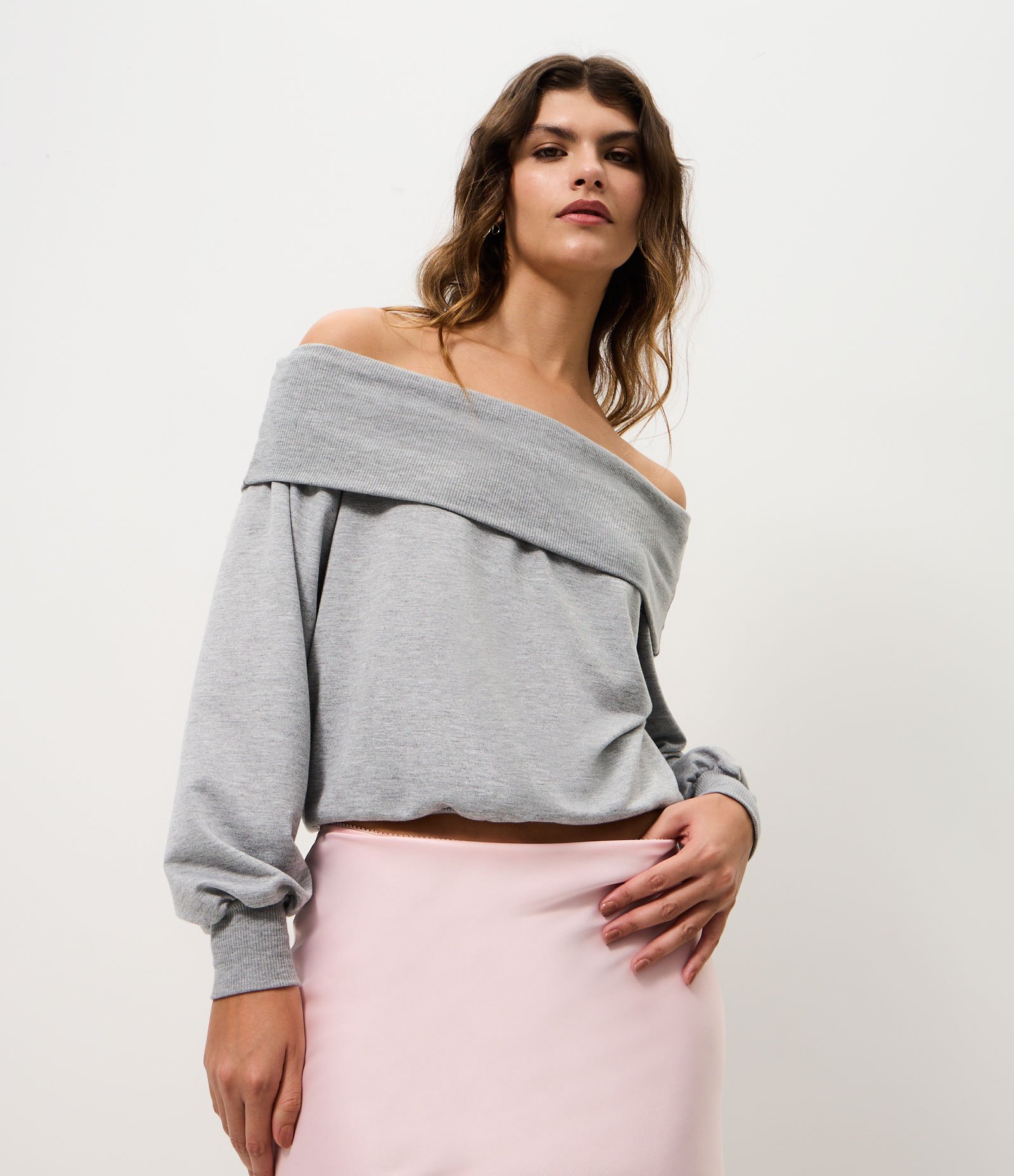 Blusa Ombro a Ombro em Moletinho com Detalhe no Decote Cinza 1