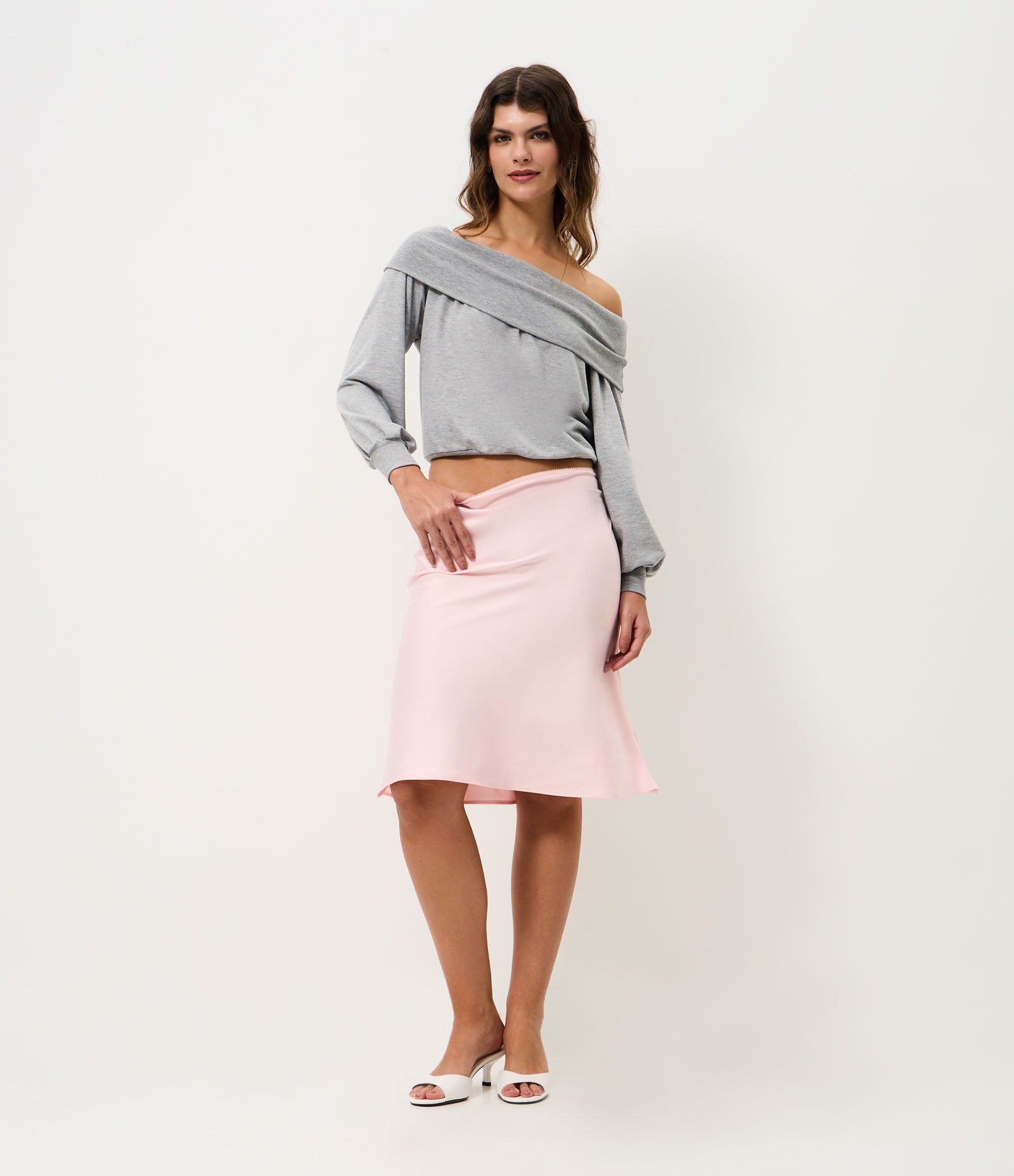 Blusa Ombro a Ombro em Moletinho com Detalhe no Decote Cinza 2
