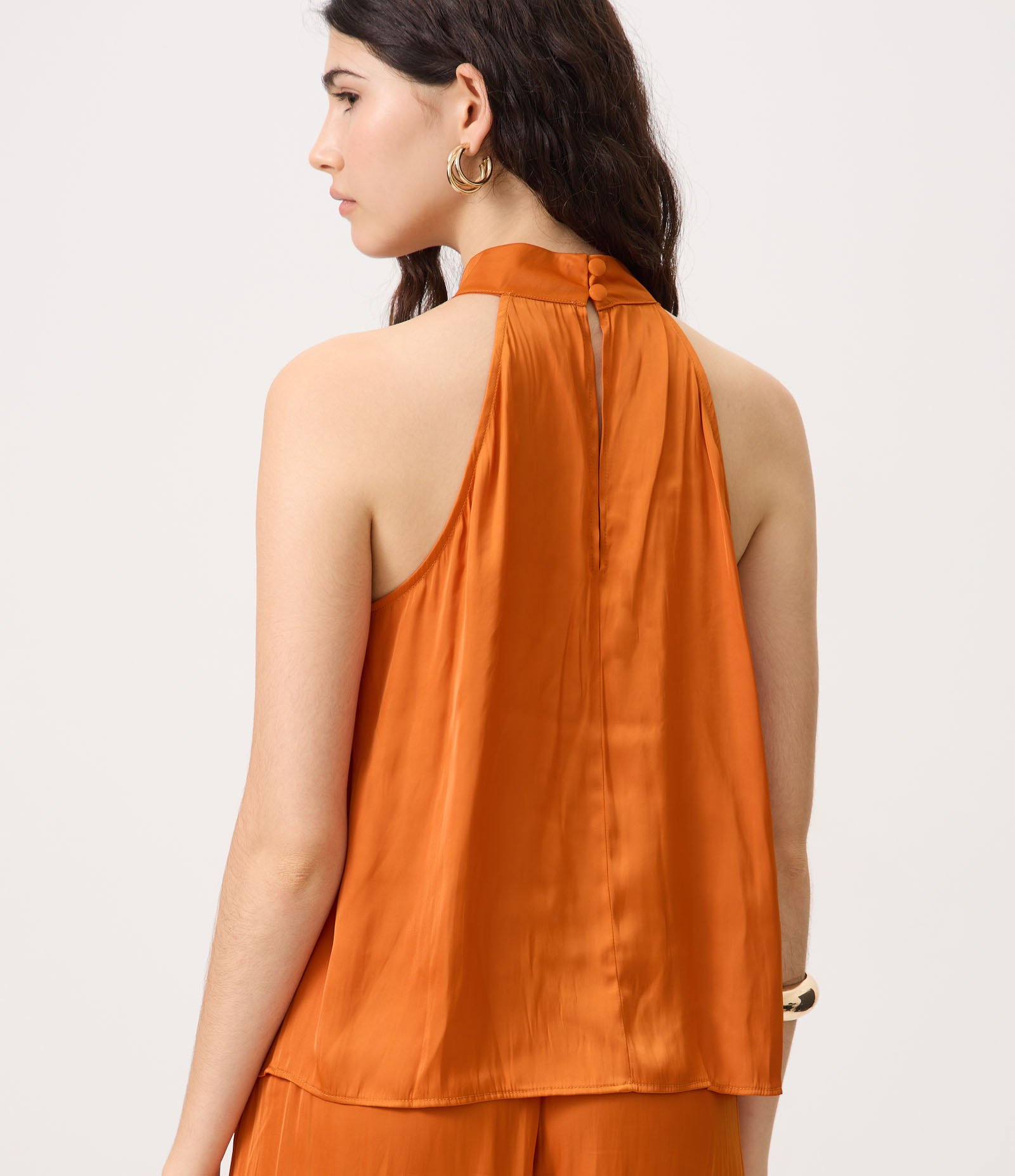 Blusa em Cetim com Gola Alta Laranja 4