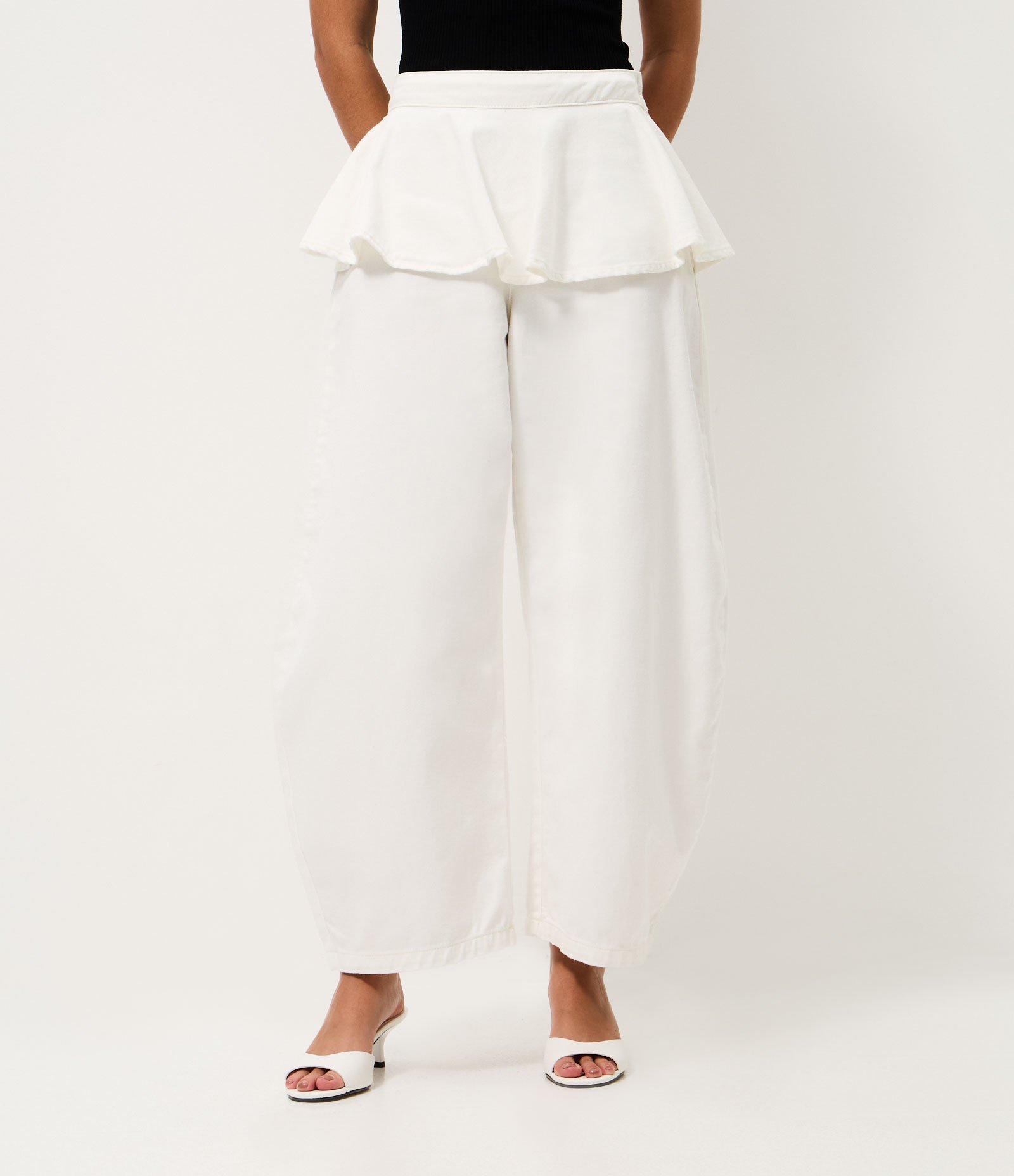 Calça Barrel em Jeans com Cintura Alta e Peplum Branco 4