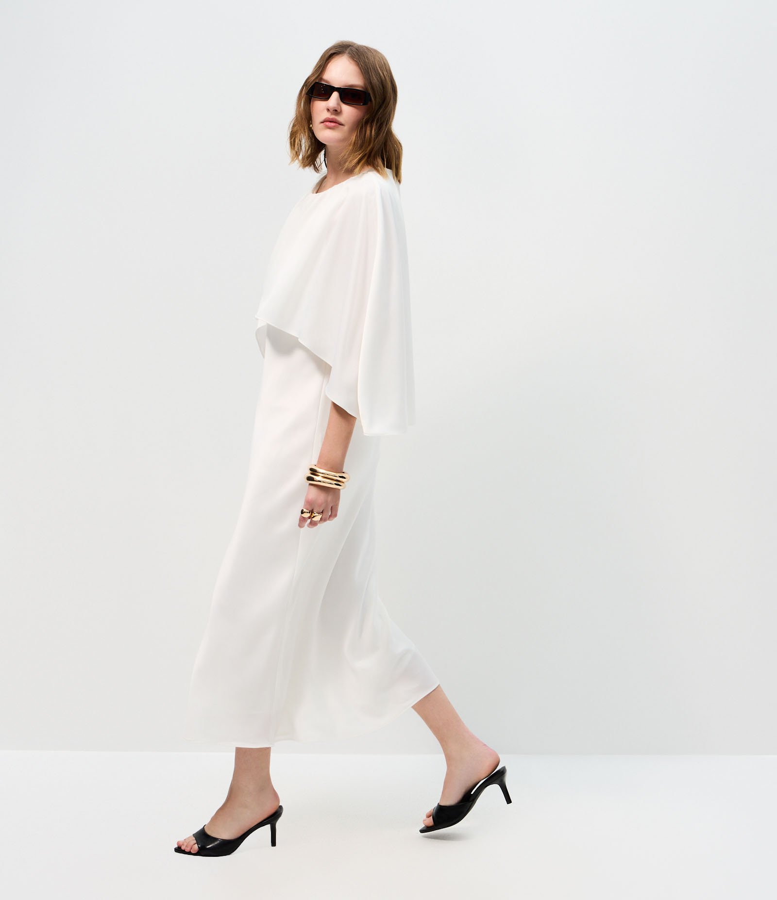 Vestido Midi Acetinado com Capa Sobreposta Branco 3