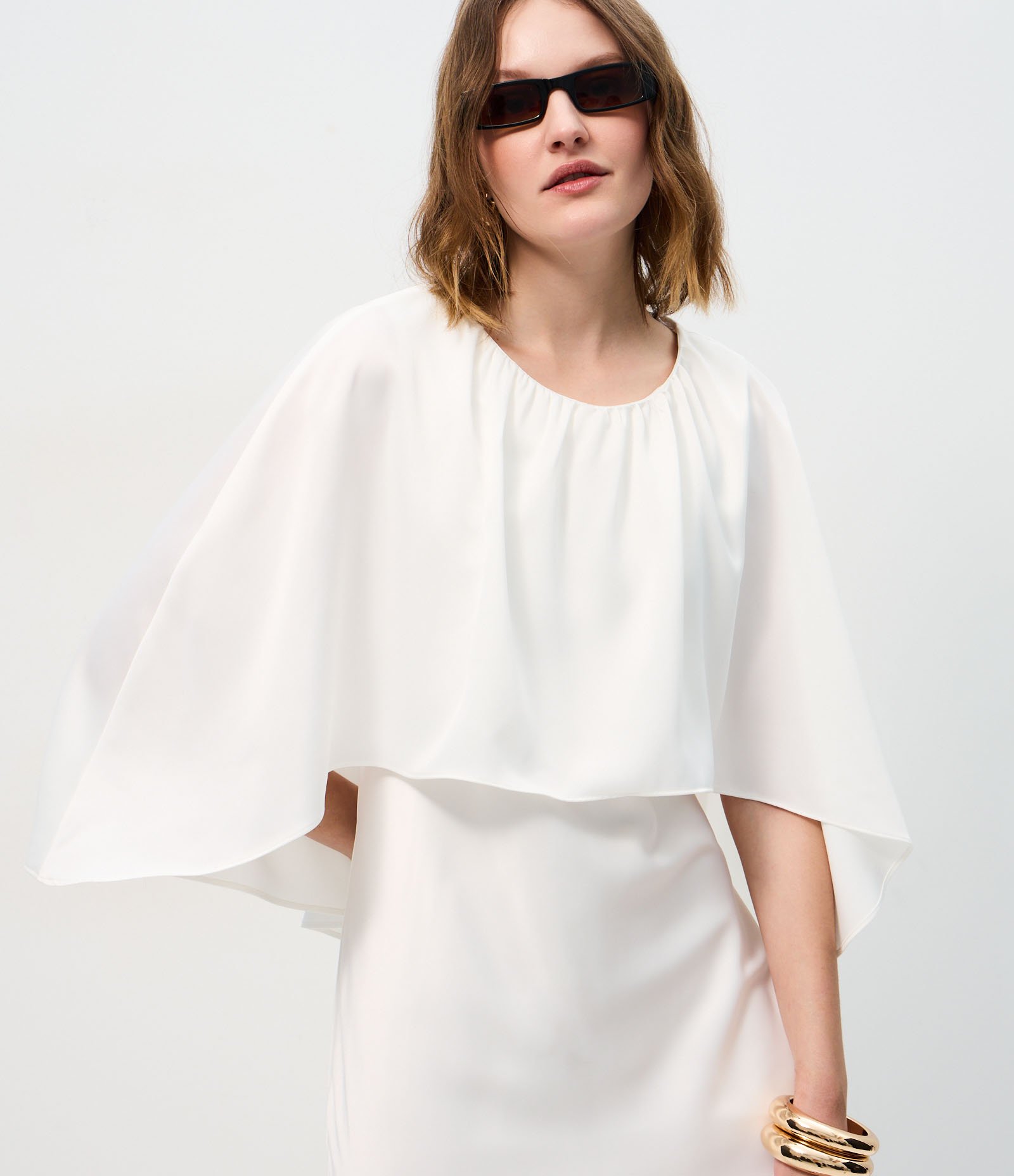 Vestido Midi Acetinado com Capa Sobreposta Branco 4