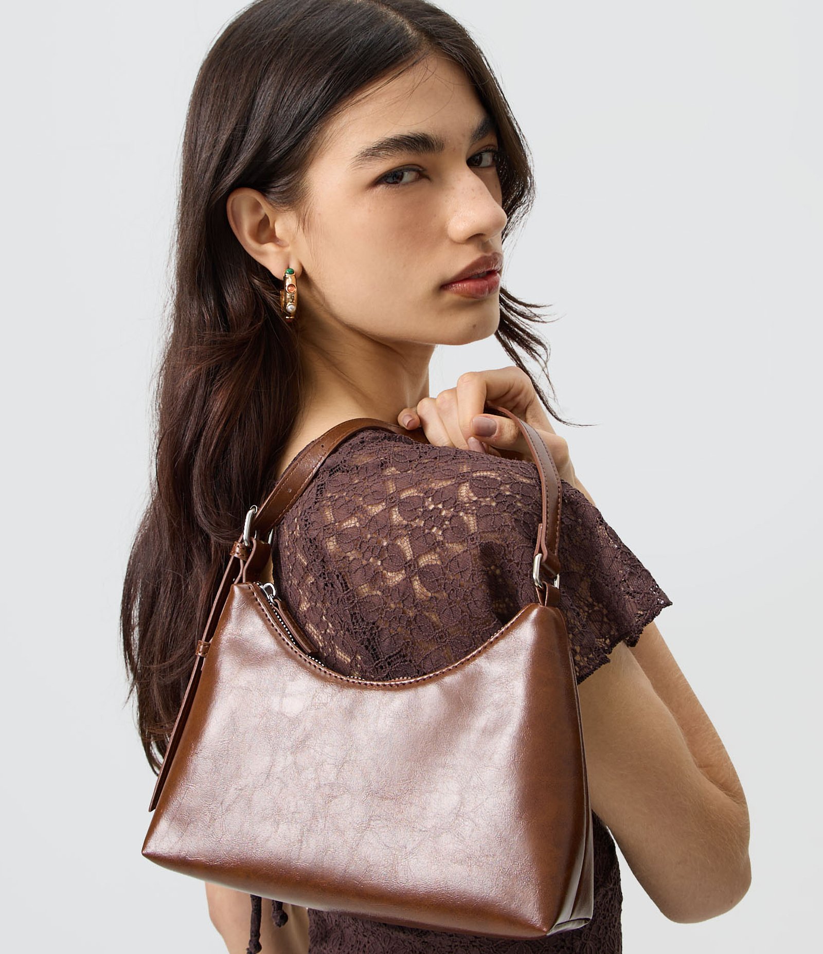 Bolsa Baguete Pequena em PU com Ajuste de Alça Marrom 1