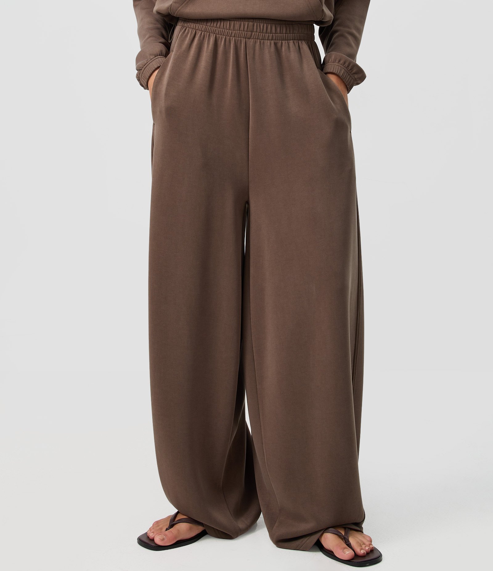 Calça Barrel Modal com Cós Elástico Marrom 2
