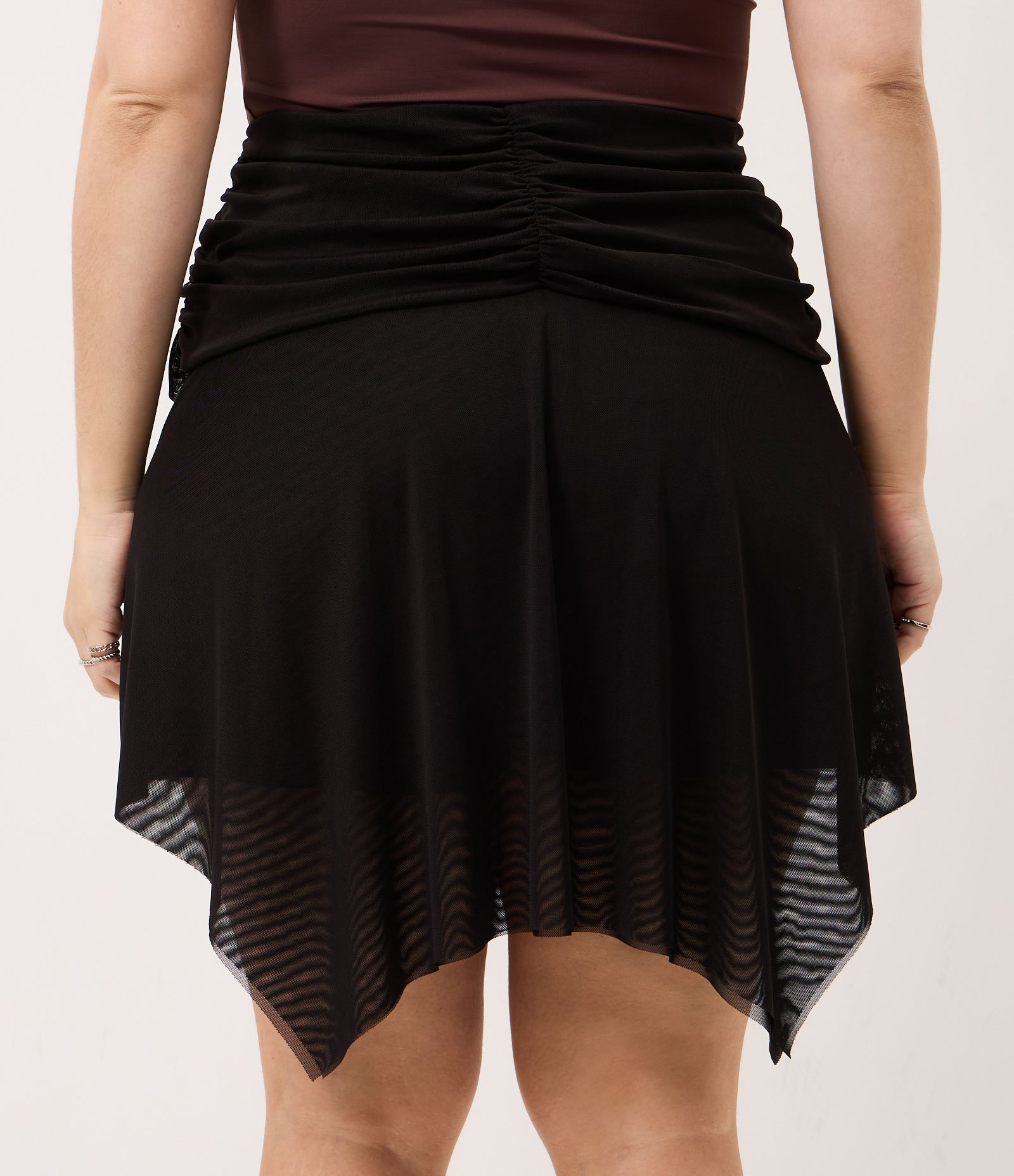 Saia Curta em Tule Drapeada e Assimétrica Curve & Plus Size Preto 4