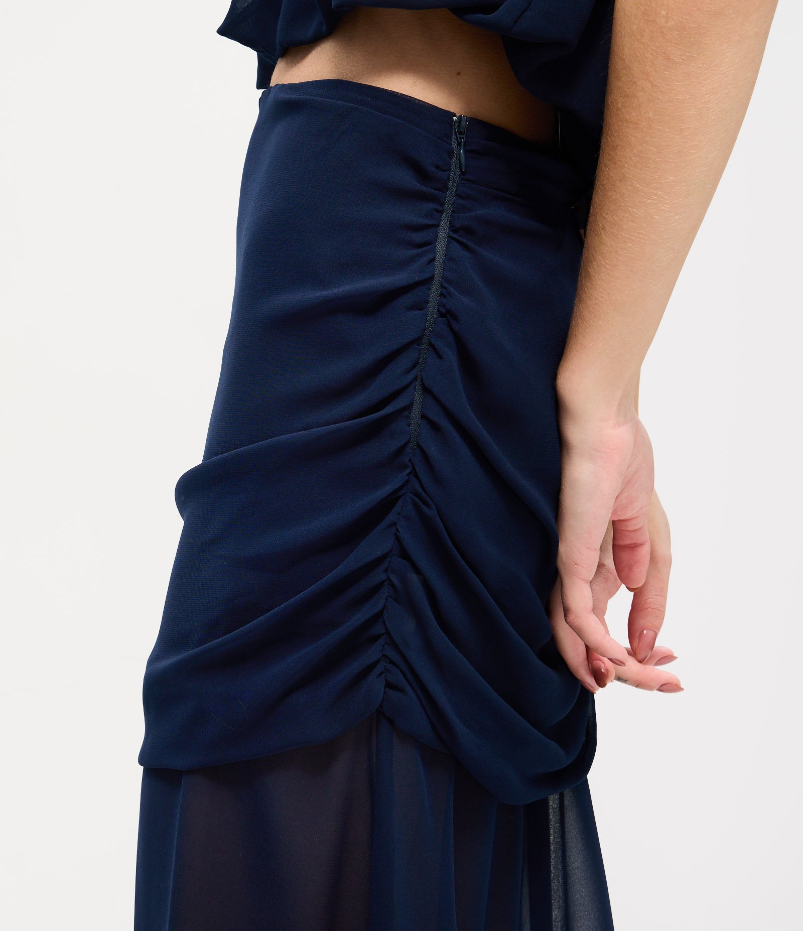 Saia Midi em Chiffon com Drapeado e Barra Assimétrica Azul 3
