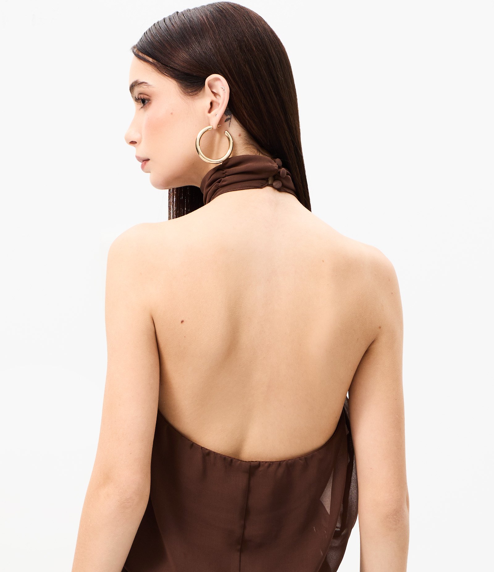 Blusa Halter em Chiffon com Gola Alta e Barra Balonê Marrom 4
