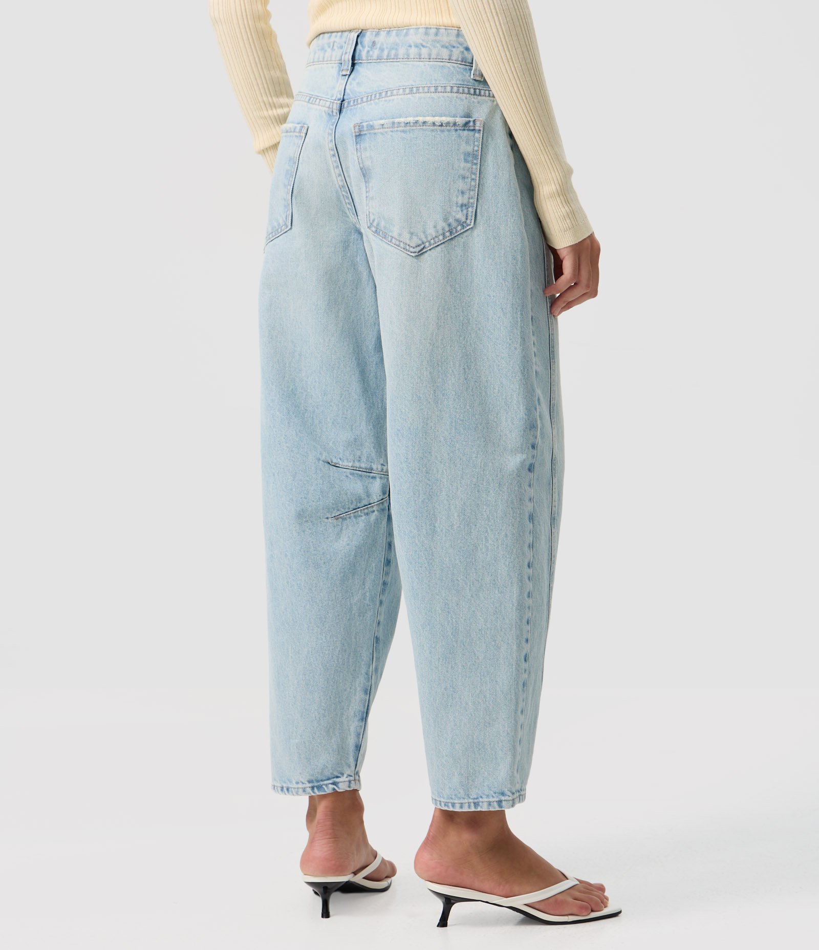 Calça Jeans Ballon com Lavagem Clara Azul Claro 4