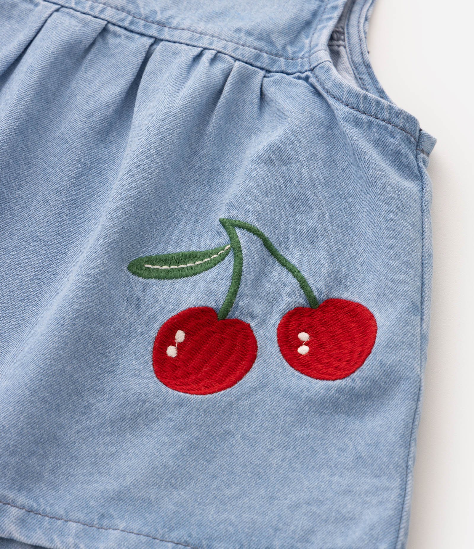 Blusa Bata Infantil em Jeans com Bordado de Cereja - Tam 1 a 6 Anos Azul Claro 6