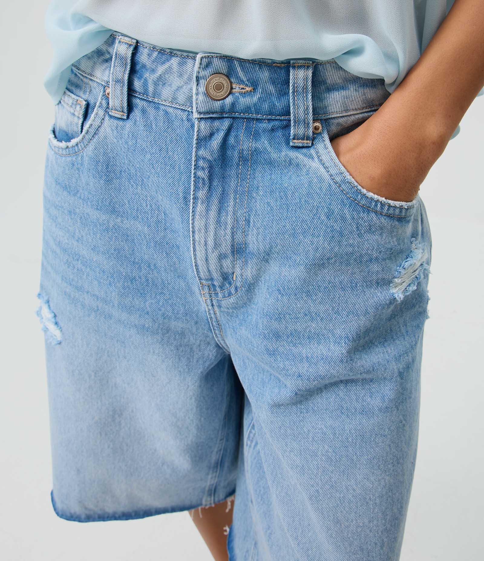 Bermuda Jorts em Jeans com Puídos e Bolsos Azul 4