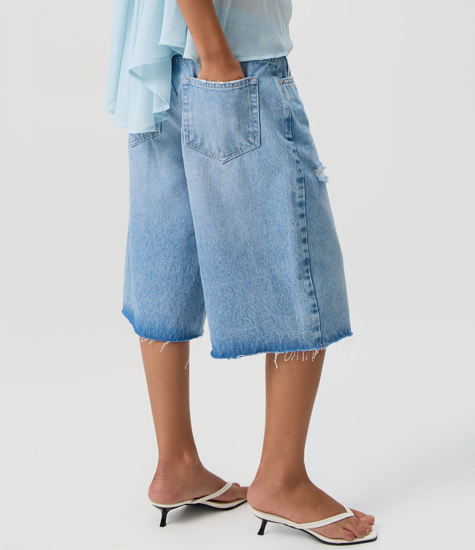 Bermuda Jorts em Jeans com Puídos e Bolsos Azul 5