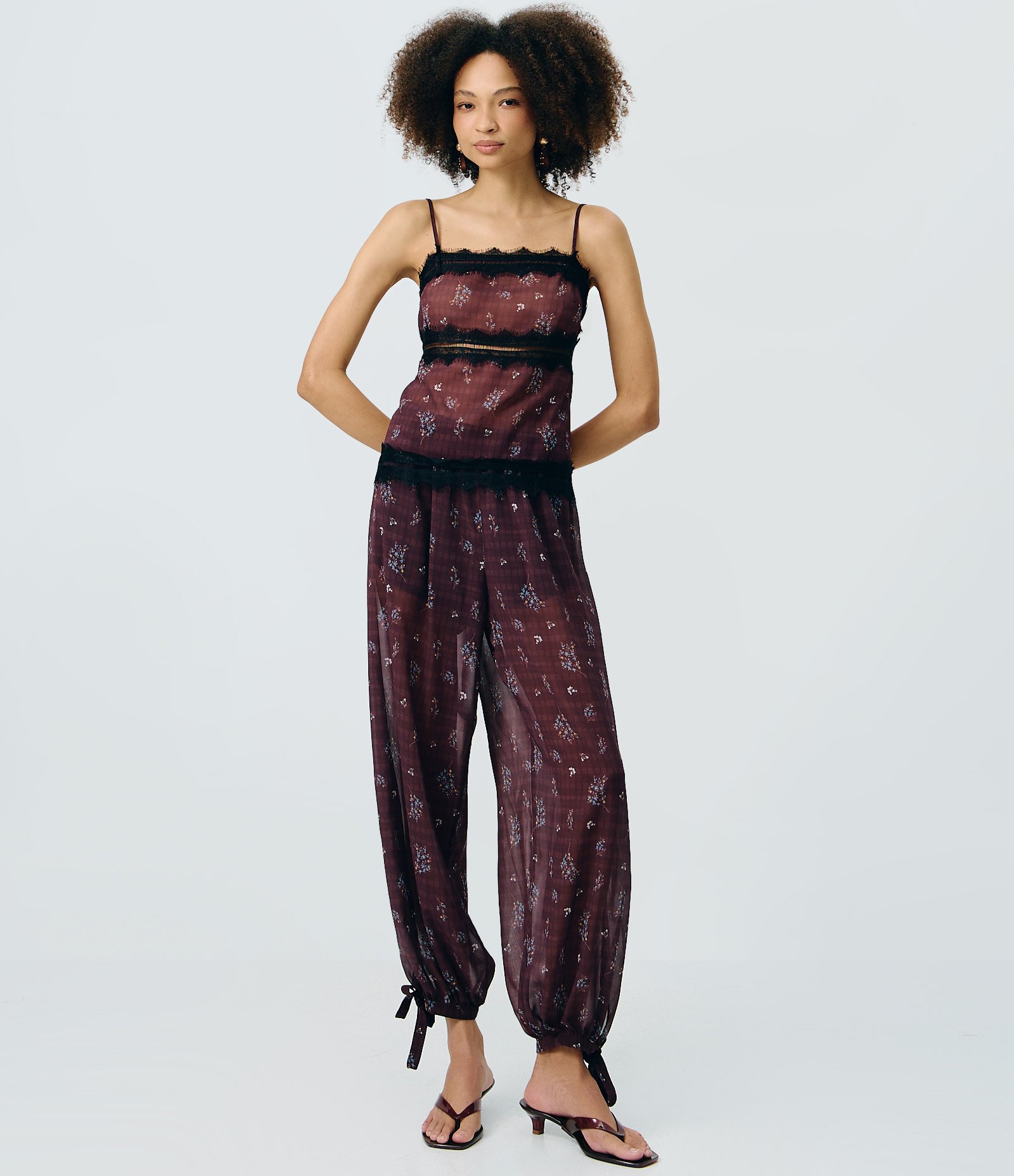 Blusa de Alcinha em Viscolinho Floral com Renda Marrom 2