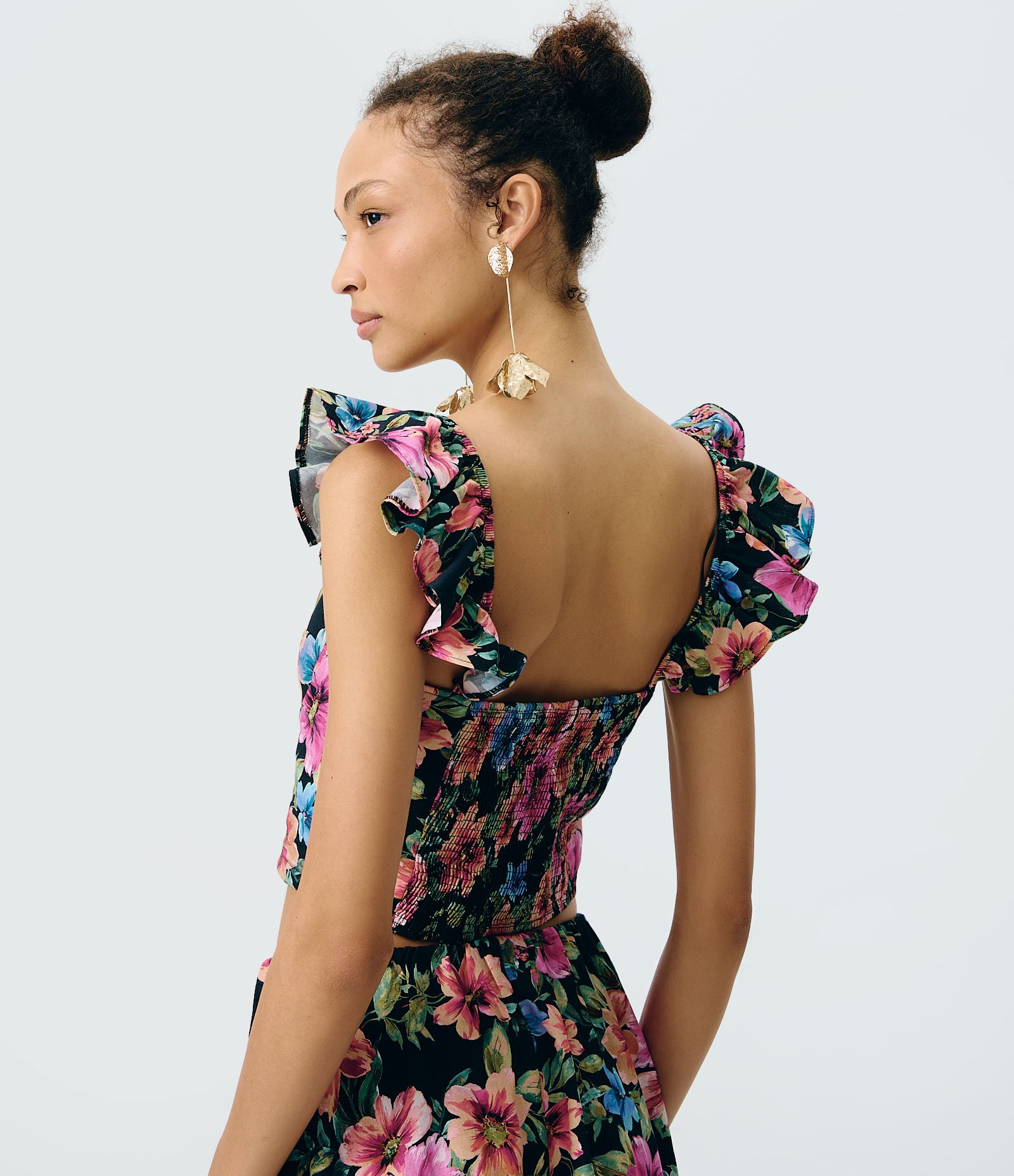 Blusa em Tricoline com Estampa Floral e Alças com Babados Preto 5