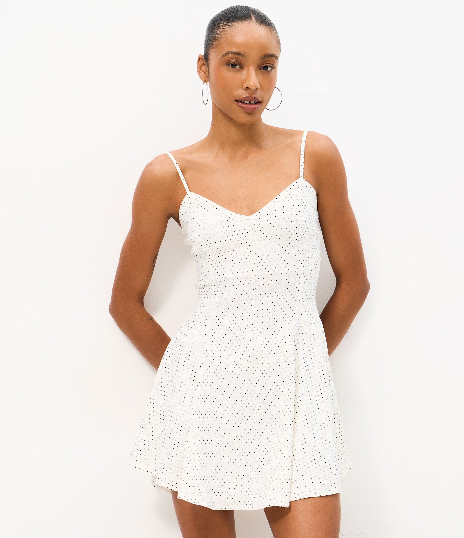 Vestido Curto em Bengaline com Estampa Poá Branco 1