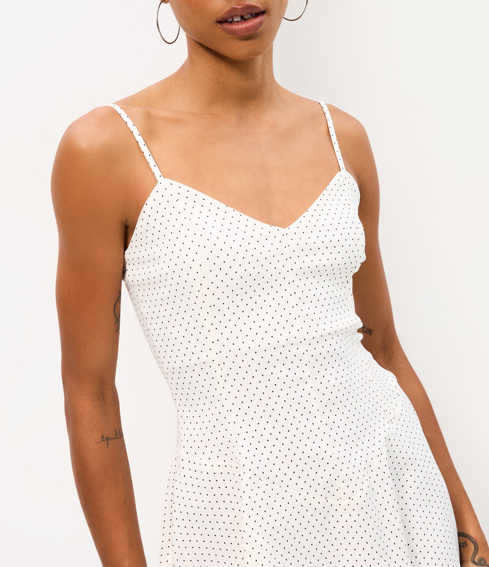 Vestido Curto em Bengaline com Estampa Poá Branco 2