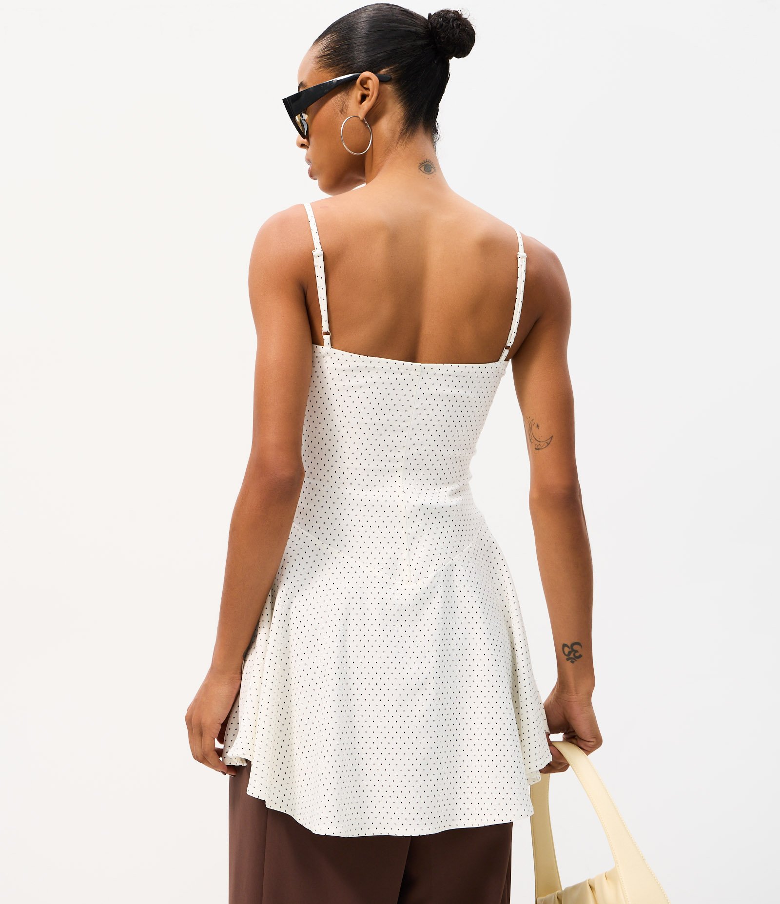 Vestido Curto em Bengaline com Estampa Poá Branco 4