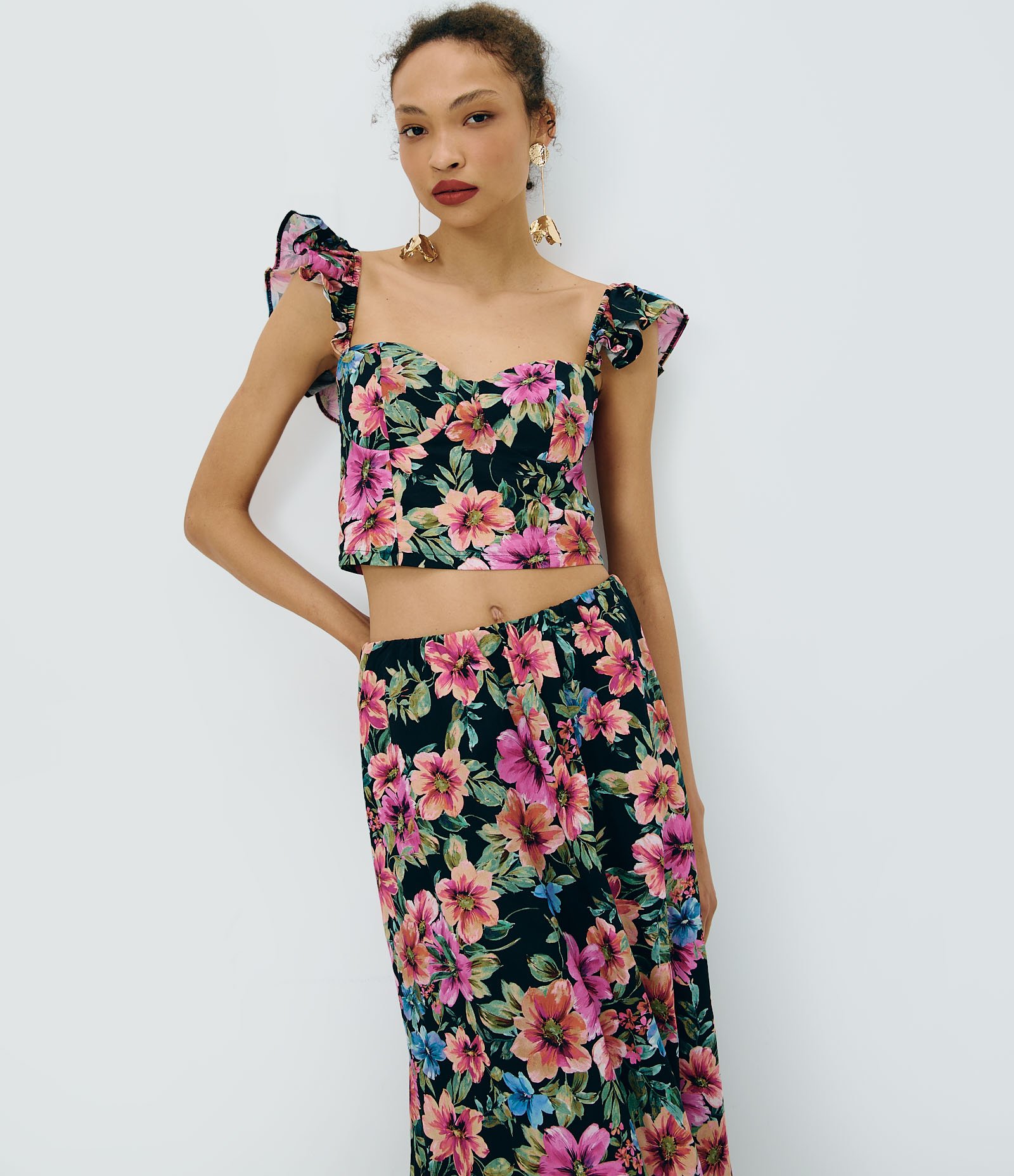 Saia Midi em Tricoline com Estampa Floral Tropical Preto 3