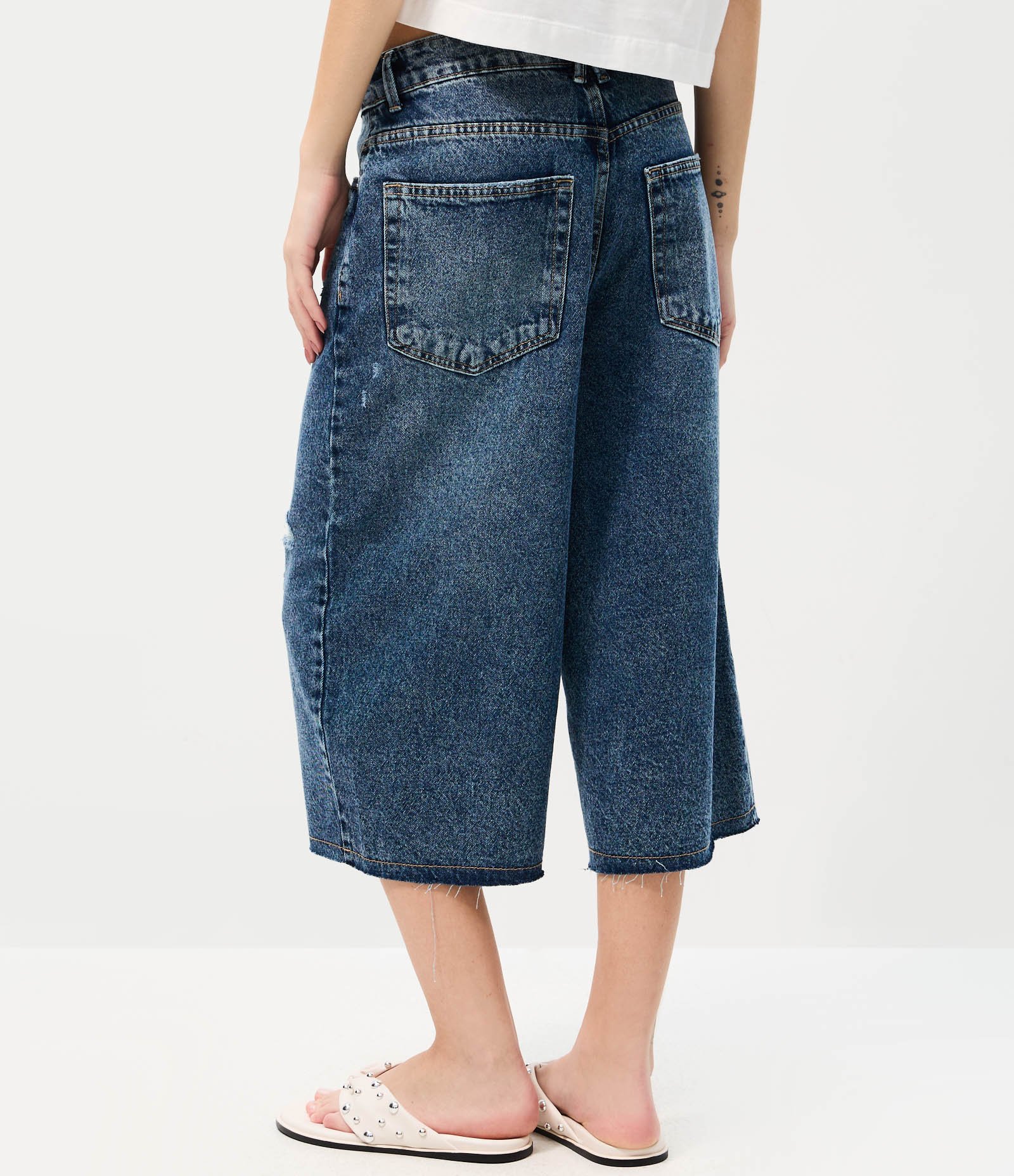 Bermuda Jorts em Jeans com Puídos Azul Escuro 4