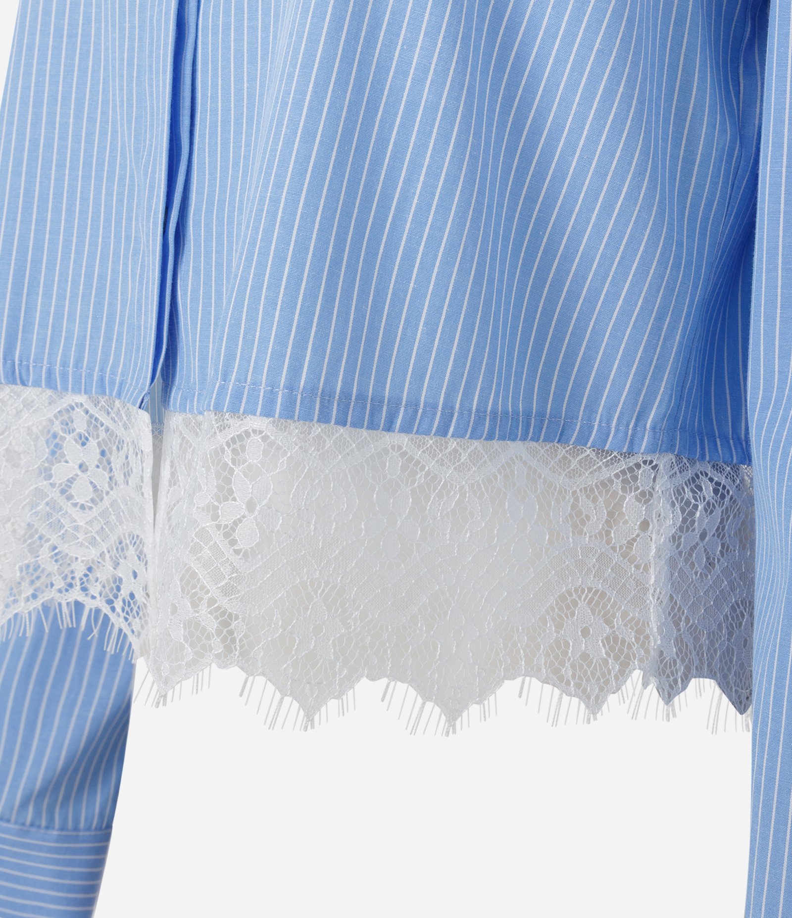 Camisa Cropped em Tricoline Risca de Giz com Renda Azul 6