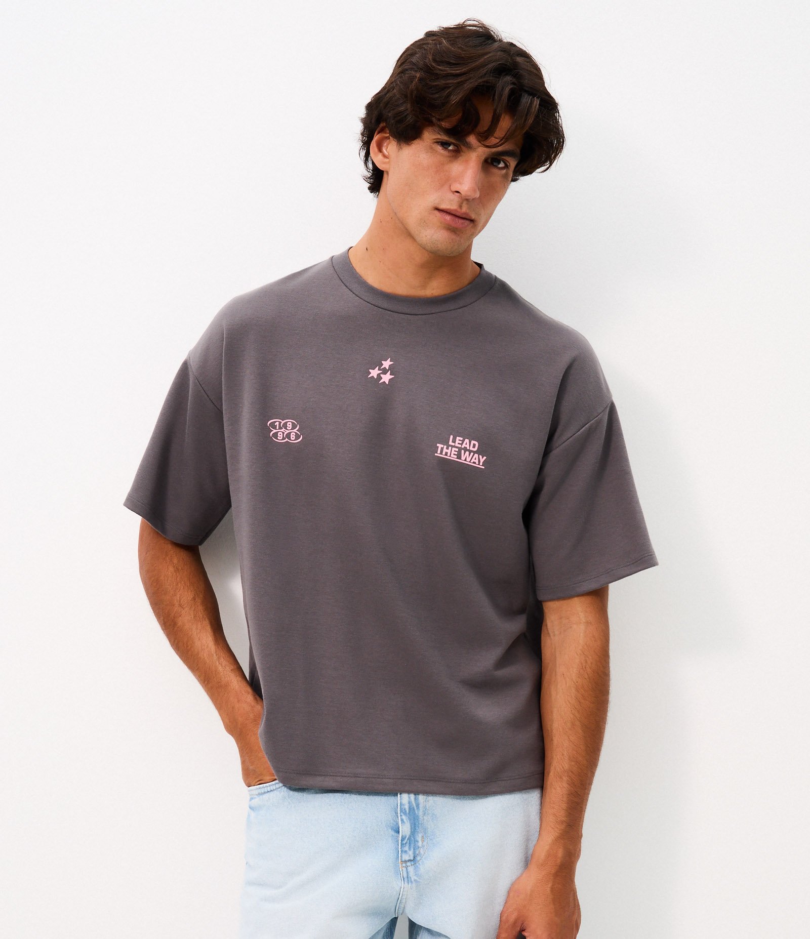 Camiseta Oversized com Lettering Lead The Way Cinza 4