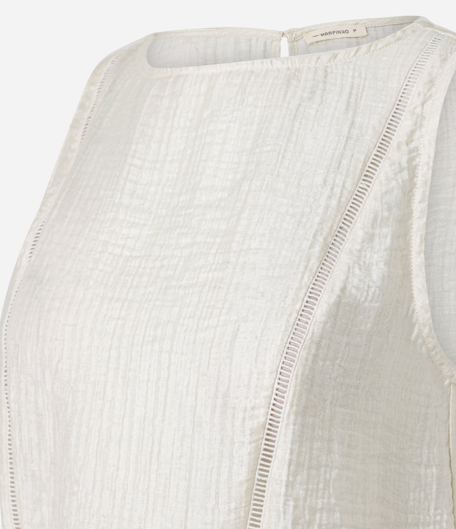 Blusa em Viscose com Entremeios e Recorte nas Costas Bege 6