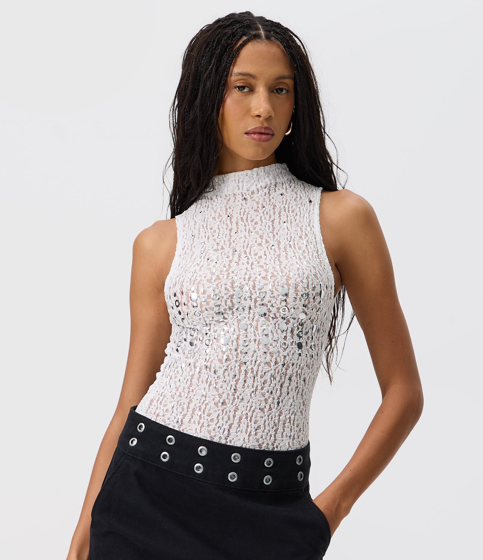 Blusa em Renda Metalizada com Aplicações Branco 1
