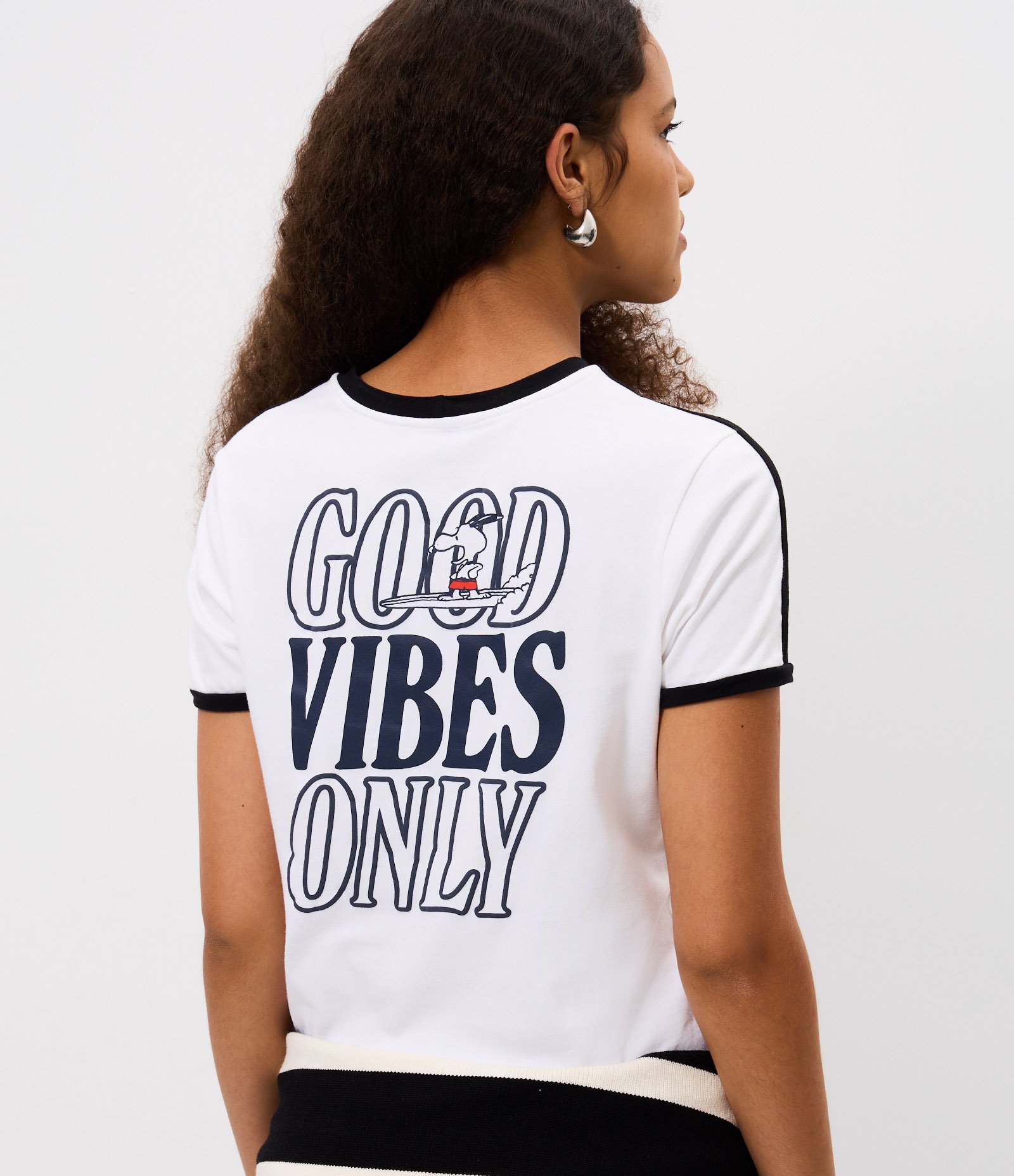 Camiseta em Algodão com Estampa Peanuts Snoopy e Detalhes Contrastantes Branco 4