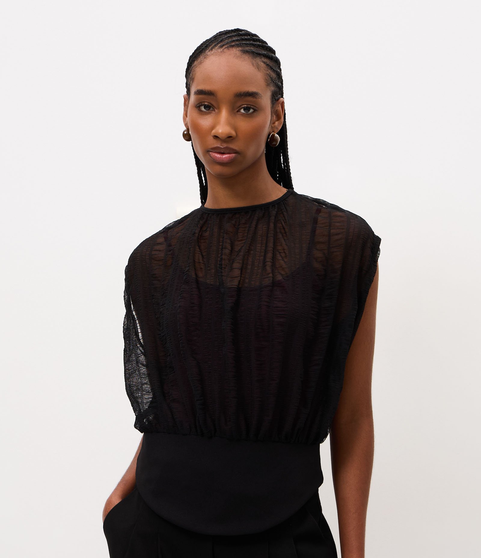 Blusa em Tule Texturizado com Pala na Cintura Preto 1