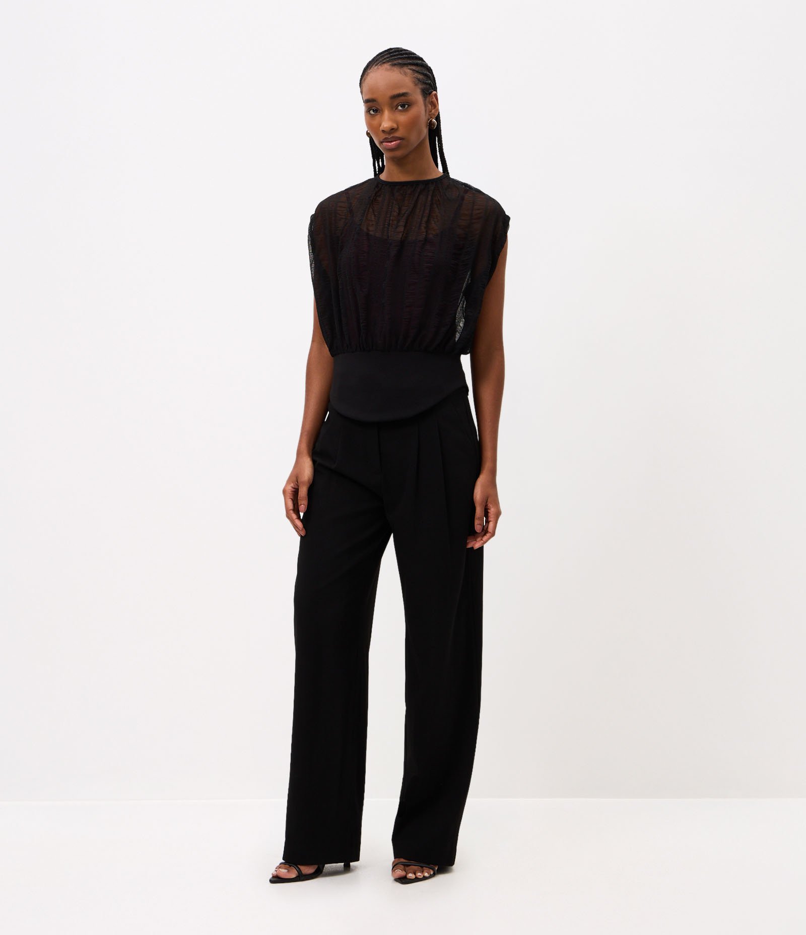 Blusa em Tule Texturizado com Pala na Cintura Preto 2