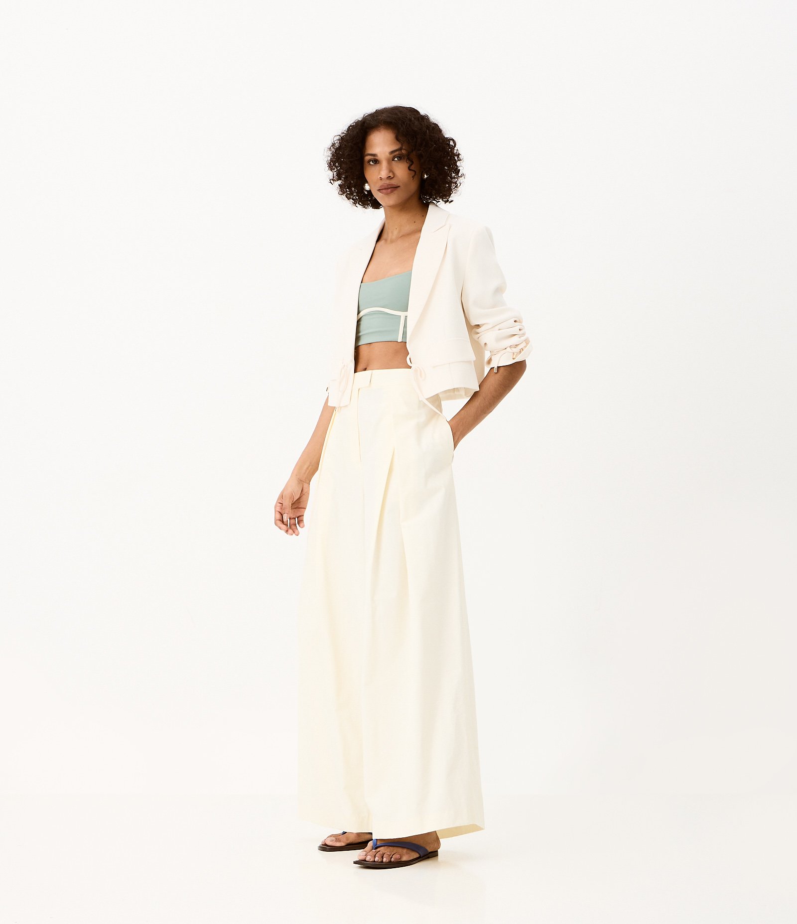 Calça Wide Leg em Sarja com Pregas Frontais Branco 1