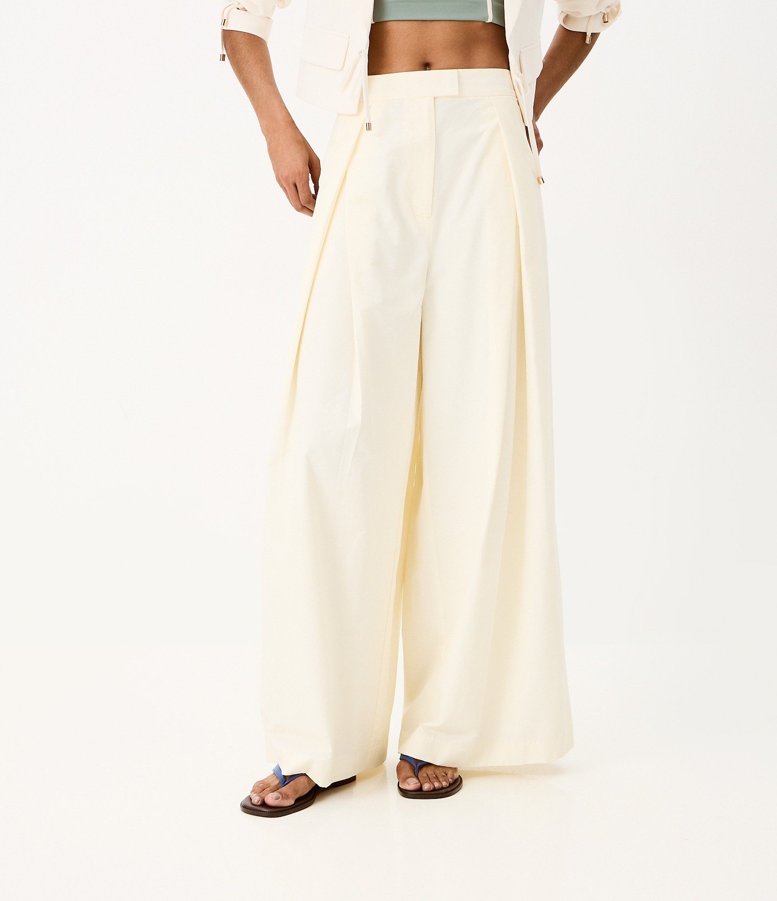 Calça Wide Leg em Sarja com Pregas Frontais Branco 2
