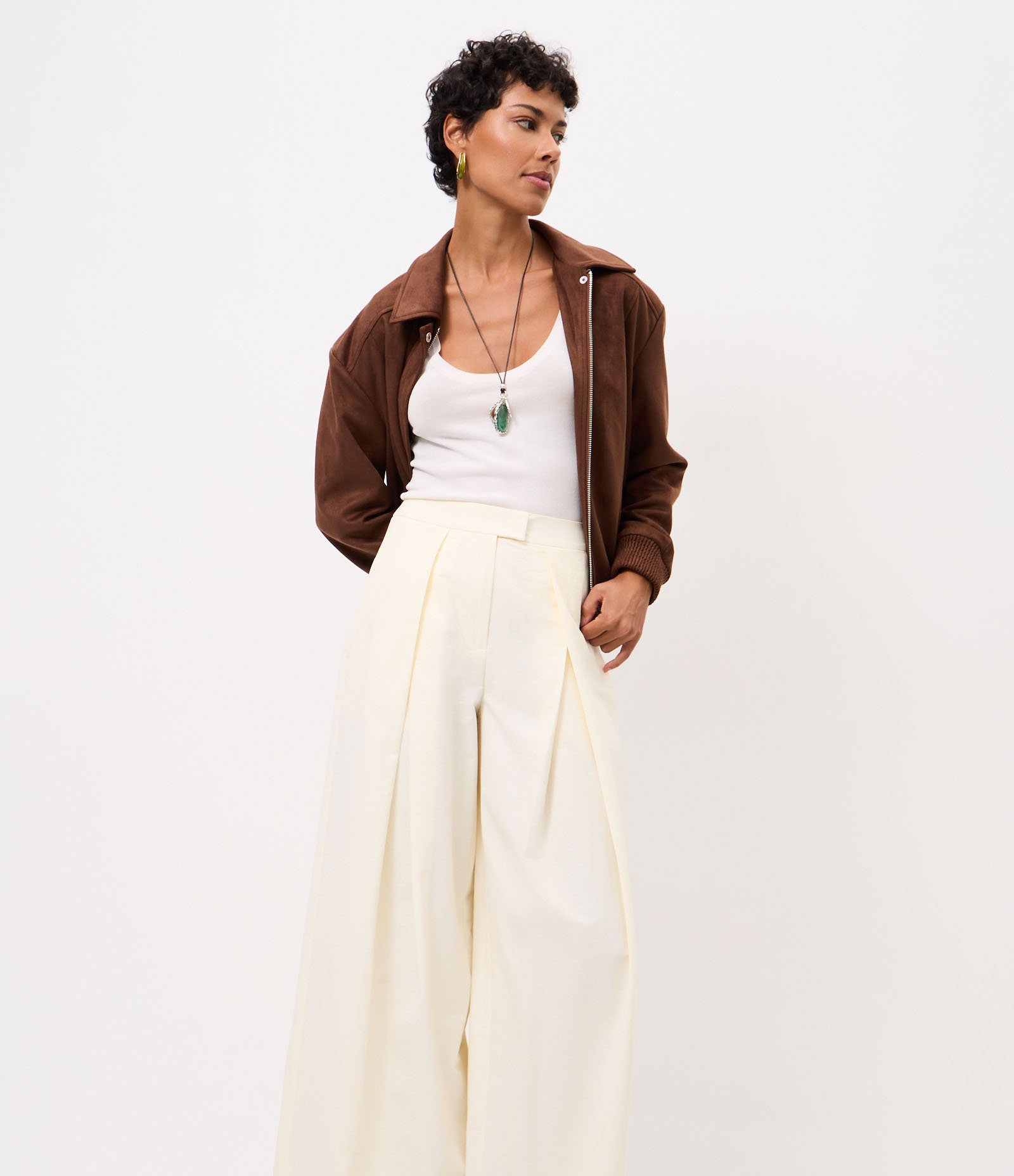Calça Wide Leg em Sarja com Pregas Frontais Branco 4