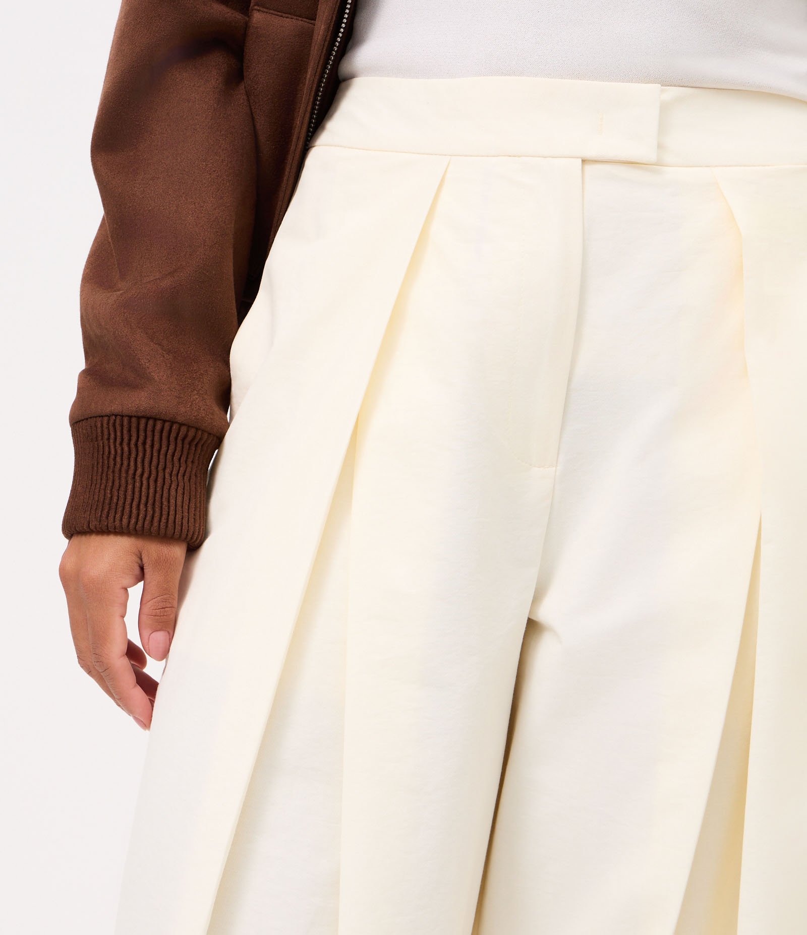 Calça Wide Leg em Sarja com Pregas Frontais Branco 6