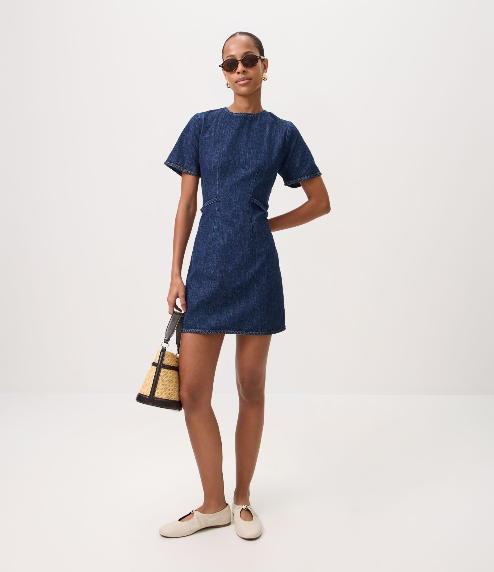 Vestido Curto em Jeans com Detalhe de Corrente Lateral Azul 2