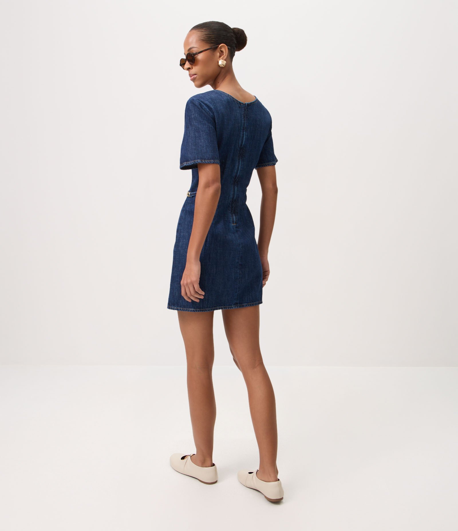 Vestido Curto em Jeans com Detalhe de Corrente Lateral Azul 4