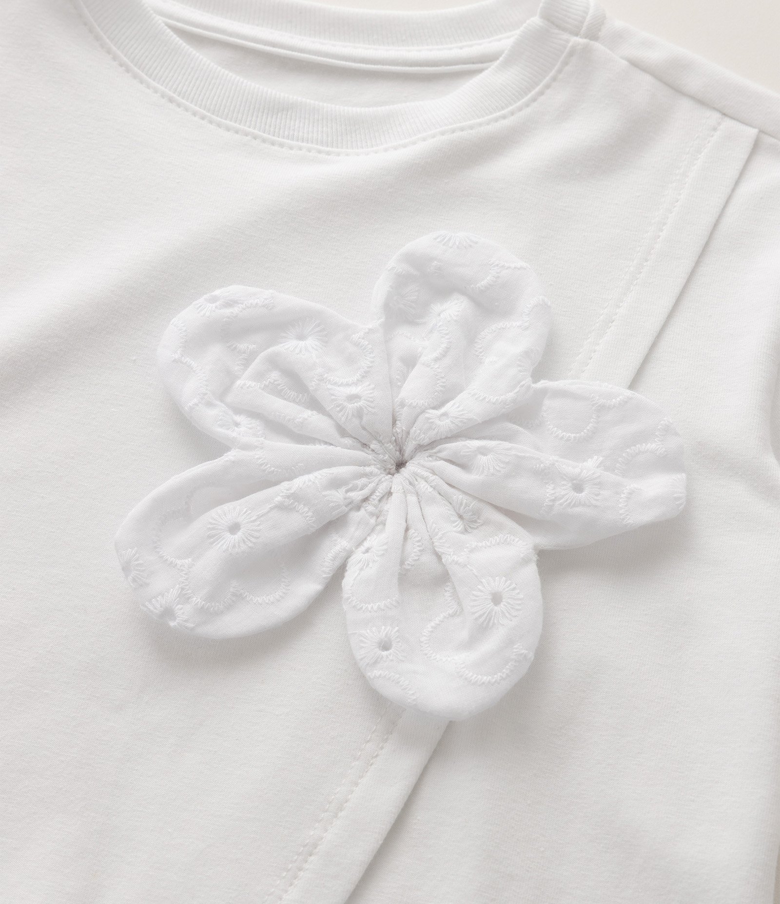 Camiseta Infantil Em Algodão com Flor Aplicada - Tam 1 a 6 Anos Branco 10