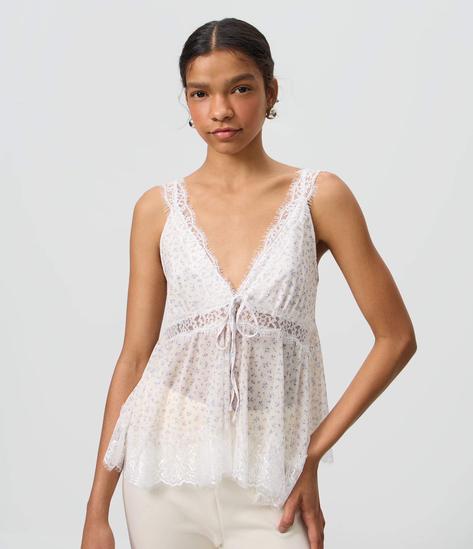Blusa Floral em Tule com Renda e Amarração Frontal Off White 1