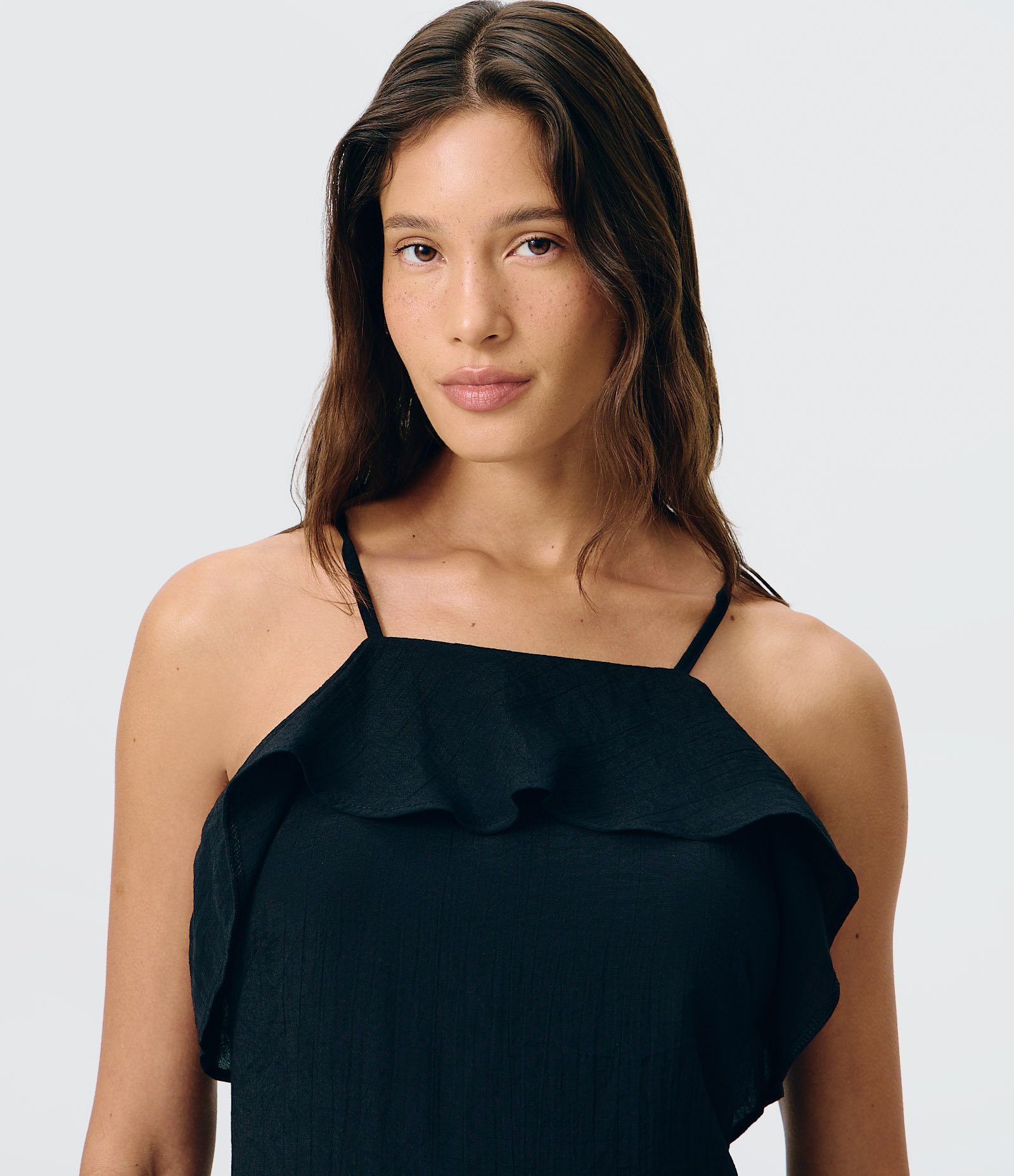 Vestido Curto em Viscose com Babado e Barra Assimétrica Preto 3