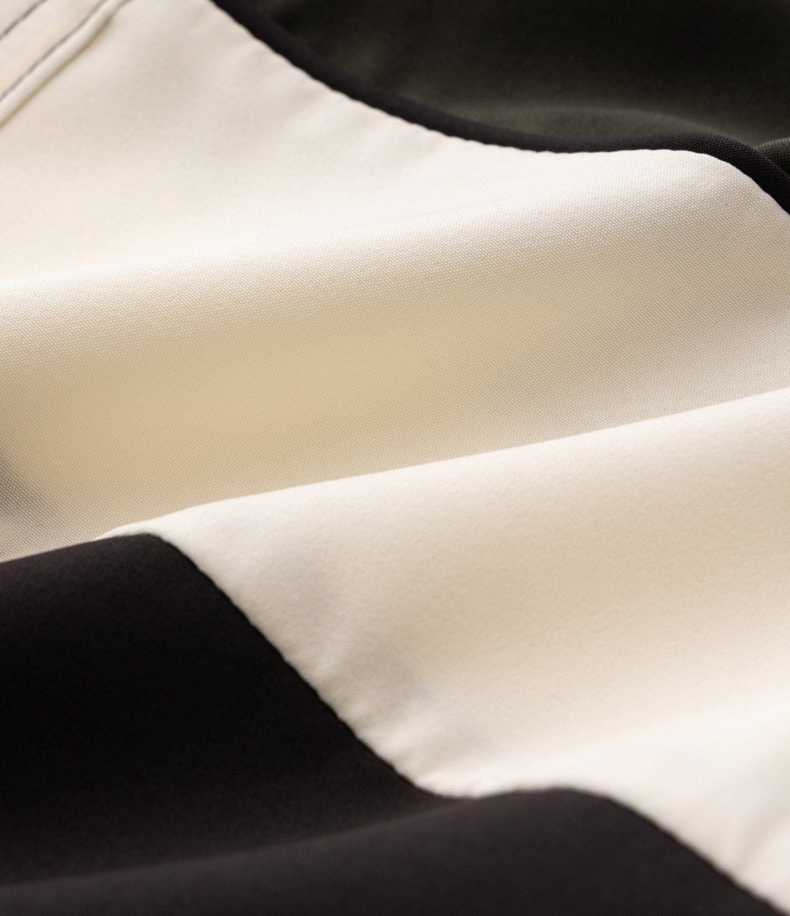 Bermuda Banho Infantil Color Block com Cordão Ajustável - Tam 5 a 16 Anos Preto 3