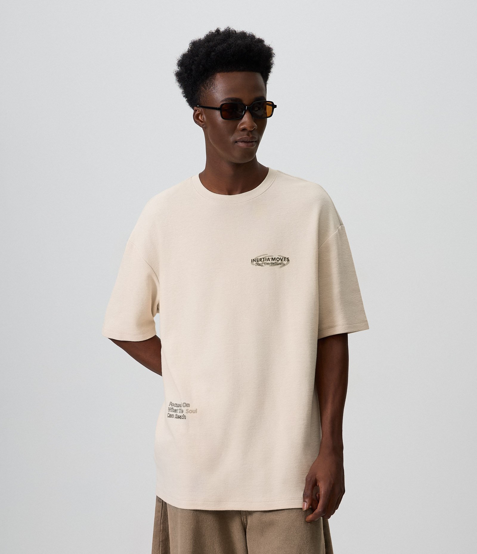 Camiseta Relaxed em Algodão Texturizado com Lettering Bege 3