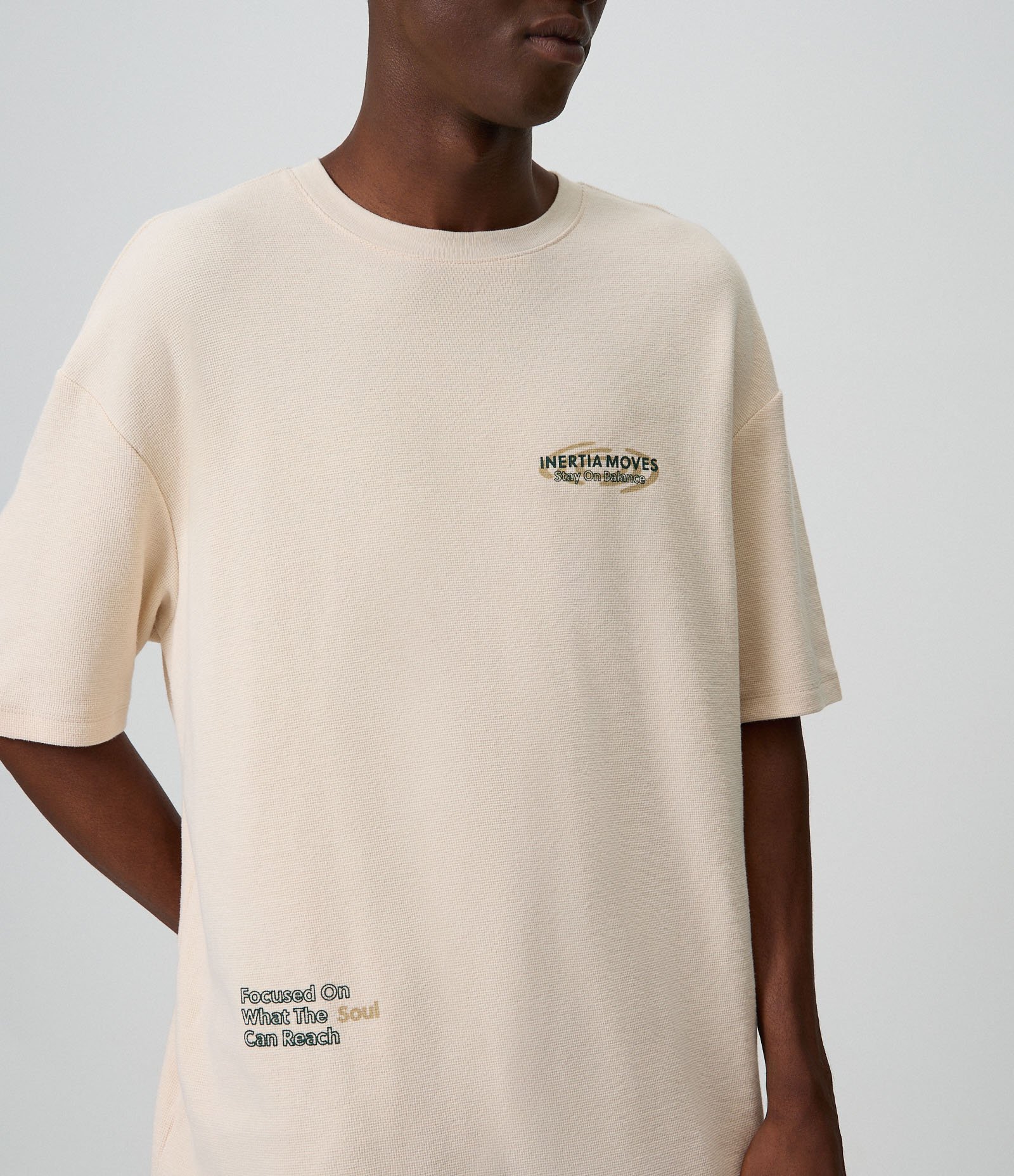 Camiseta Relaxed em Algodão Texturizado com Lettering Bege 4