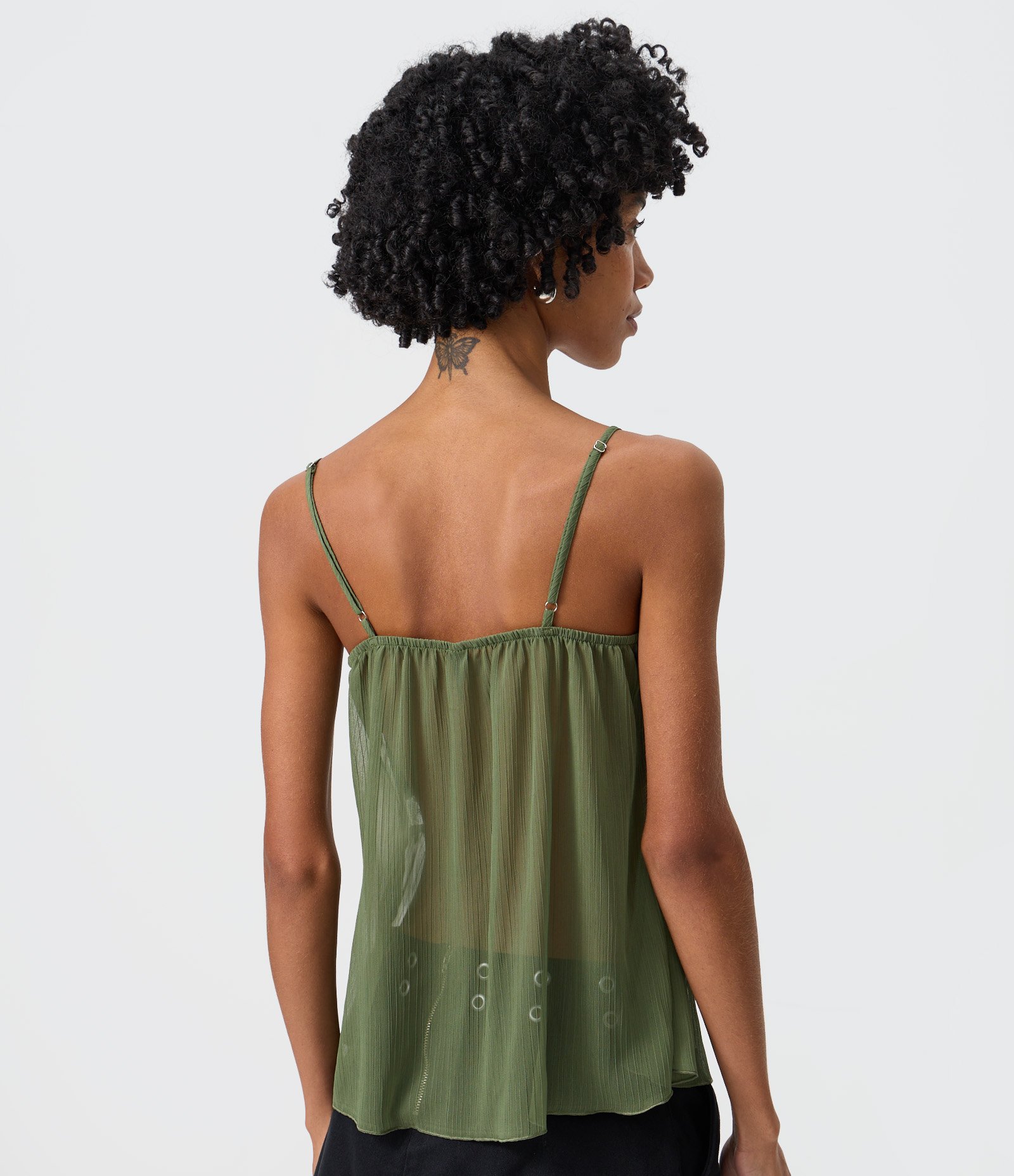 Blusa de Alcinha em Chiffon com Aplicações de Renda Verde 4